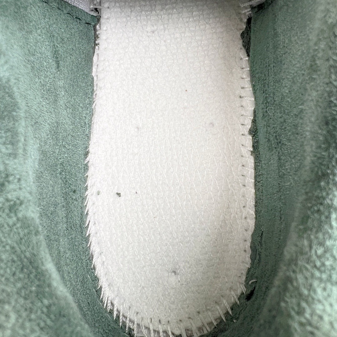 图片[17]-＃M纯原 AIME LEON DORE × New Balance M1906RL1 联名白绿 NB新百伦潮流复古织物皮革减震防滑耐磨轻便低帮跑步鞋 原档数据独立私模大底 唯一正确六层组合大底 RB前软后硬 百分百还原原鞋脚感 基于市场现有版本全新升级调整 NB市场最强产物 全网最全配色加持 全套原楦原纸板原厂数据开发 全鞋电脑针车加持 原厂网布 原装进口头层翻毛皮料正确绒感卡色 正确中底拉帮中底网布细节 一比一手工擦旧效果 冲裁组合 匠心打造 耗时两个月开发完成 工艺极其复杂难度可想而知 高端零售专供产物 尺码：36 37 37.5 38 38.5 39.5 40 40.5 41.5 42 42.5 43 44 44.5 45 45.5 46.5 47-选品中心