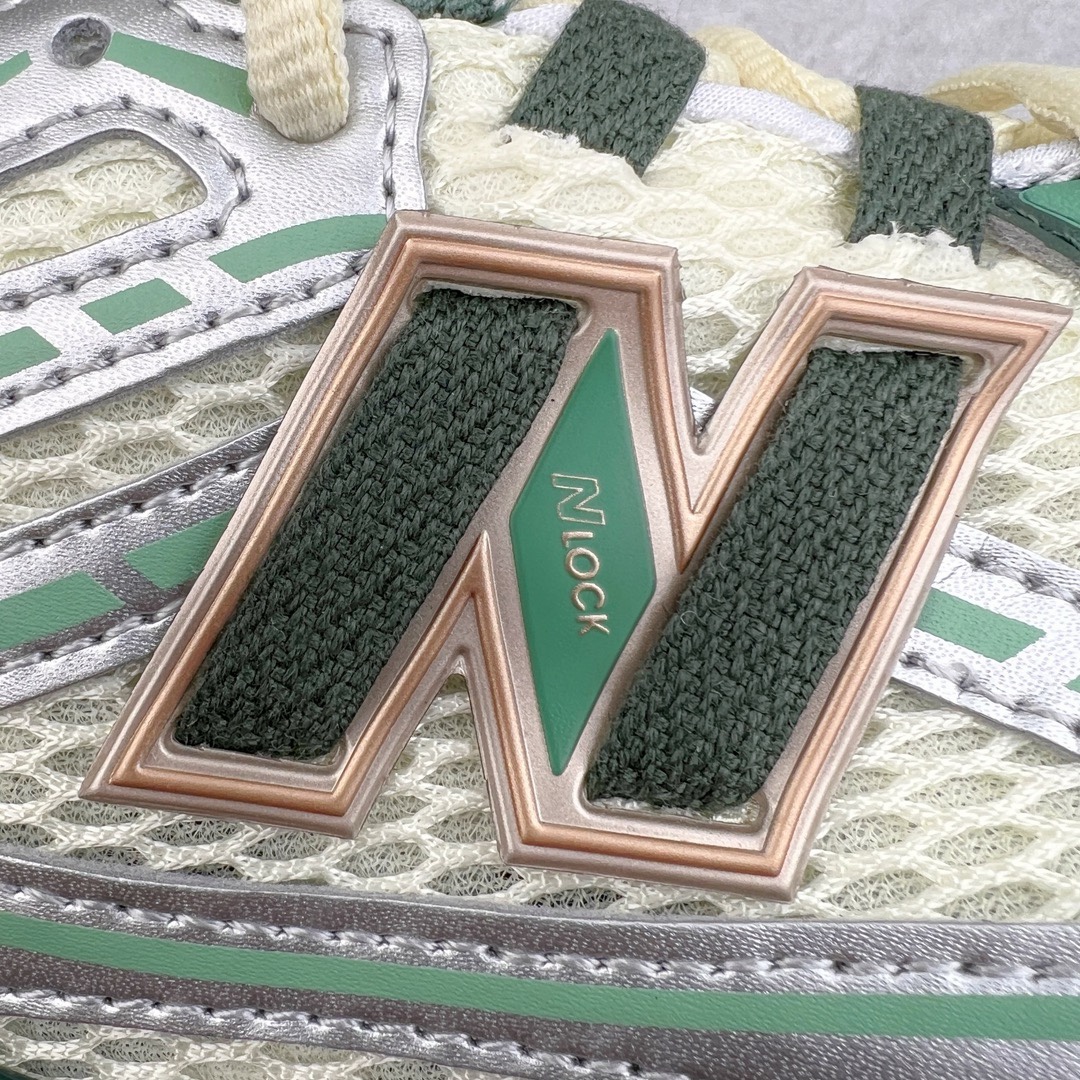 图片[10]-＃M纯原 AIME LEON DORE × New Balance M1906RL1 联名白绿 NB新百伦潮流复古织物皮革减震防滑耐磨轻便低帮跑步鞋 原档数据独立私模大底 唯一正确六层组合大底 RB前软后硬 百分百还原原鞋脚感 基于市场现有版本全新升级调整 NB市场最强产物 全网最全配色加持 全套原楦原纸板原厂数据开发 全鞋电脑针车加持 原厂网布 原装进口头层翻毛皮料正确绒感卡色 正确中底拉帮中底网布细节 一比一手工擦旧效果 冲裁组合 匠心打造 耗时两个月开发完成 工艺极其复杂难度可想而知 高端零售专供产物 尺码：36 37 37.5 38 38.5 39.5 40 40.5 41.5 42 42.5 43 44 44.5 45 45.5 46.5 47-选品中心