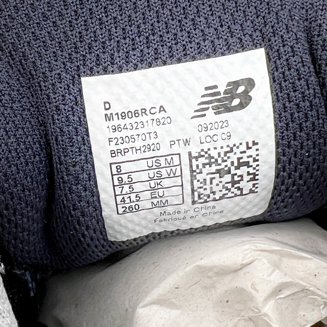 图片[17]-＃M纯原 New Balance M1906RCA 藏青 NB新百伦潮流复古织物皮革减震防滑耐磨轻便低帮跑步鞋 原档数据独立私模大底 唯一正确六层组合大底 RB前软后硬 百分百还原原鞋脚感 基于市场现有版本全新升级调整 NB市场最强产物 全网最全配色加持 全套原楦原纸板原厂数据开发 全鞋电脑针车加持 原厂网布 原装进口头层翻毛皮料正确绒感卡色 正确中底拉帮中底网布细节 一比一手工擦旧效果 冲裁组合 匠心打造 耗时两个月开发完成 工艺极其复杂难度可想而知 高端零售专供产物 尺码：36 37 37.5 38 38.5 39.5 40 40.5 41.5 42 42.5 43 44 44.5 45 45.5 46.5 47-选品中心