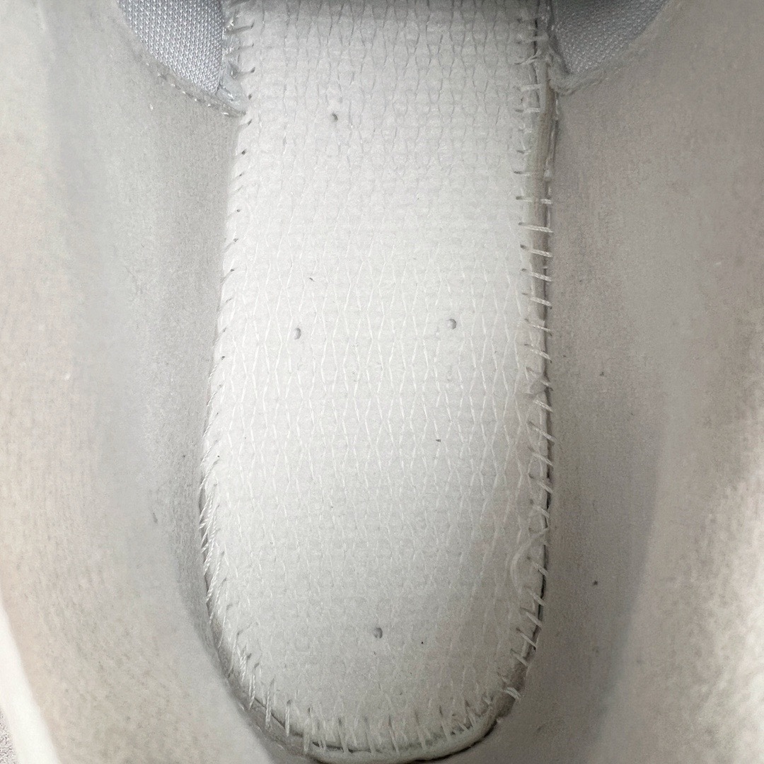 图片[17]-＃M纯原 New Balance M1906RE 白银 NB新百伦潮流复古织物皮革减震防滑耐磨轻便低帮跑步鞋 原档数据独立私模大底 唯一正确六层组合大底 RB前软后硬 百分百还原原鞋脚感 基于市场现有版本全新升级调整 NB市场最强产物 全网最全配色加持 全套原楦原纸板原厂数据开发 全鞋电脑针车加持 原厂网布 原装进口头层翻毛皮料正确绒感卡色 正确中底拉帮中底网布细节 一比一手工擦旧效果 冲裁组合 匠心打造 耗时两个月开发完成 工艺极其复杂难度可想而知 高端零售专供产物 尺码：36 37 37.5 38 38.5 39.5 40 40.5 41.5 42 42.5 43 44 44.5 45 45.5 46.5 47-选品中心