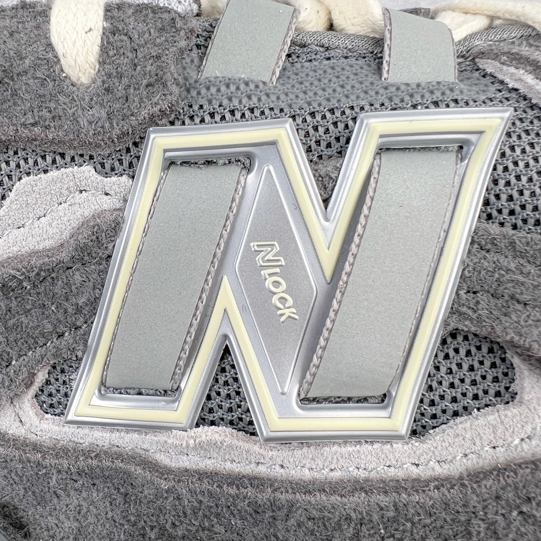 图片[11]-＃M纯原 New Balance M1906DA 燕尾灰 NB新百伦潮流复古织物皮革减震防滑耐磨轻便低帮跑步鞋 原档数据独立私模大底 唯一正确六层组合大底 RB前软后硬 百分百还原原鞋脚感 基于市场现有版本全新升级调整 NB市场最强产物 全网最全配色加持 全套原楦原纸板原厂数据开发 全鞋电脑针车加持 原厂网布 原装进口头层翻毛皮料正确绒感卡色 正确中底拉帮中底网布细节 一比一手工擦旧效果 冲裁组合 匠心打造 耗时两个月开发完成 工艺极其复杂难度可想而知 高端零售专供产物 尺码：36 37 37.5 38 38.5 39.5 40 40.5 41.5 42 42.5 43 44 44.5 45 45.5 46.5 47-选品中心