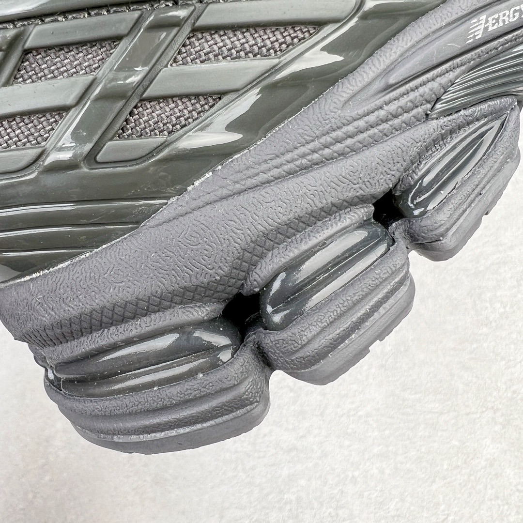 图片[14]-＃M纯原 New Balance M1906RU 深灰色 NB新百伦潮流复古织物皮革减震防滑耐磨轻便低帮跑步鞋 原档数据独立私模大底 唯一正确六层组合大底 RB前软后硬 百分百还原原鞋脚感 基于市场现有版本全新升级调整 NB市场最强产物 全网最全配色加持 全套原楦原纸板原厂数据开发 全鞋电脑针车加持 原厂网布 原装进口头层翻毛皮料正确绒感卡色 正确中底拉帮中底网布细节 一比一手工擦旧效果 冲裁组合 匠心打造 耗时两个月开发完成 工艺极其复杂难度可想而知 高端零售专供产物 尺码：36 37 37.5 38 38.5 39.5 40 40.5 41.5 42 42.5 43 44 44.5 45 45.5 46.5 47-选品中心