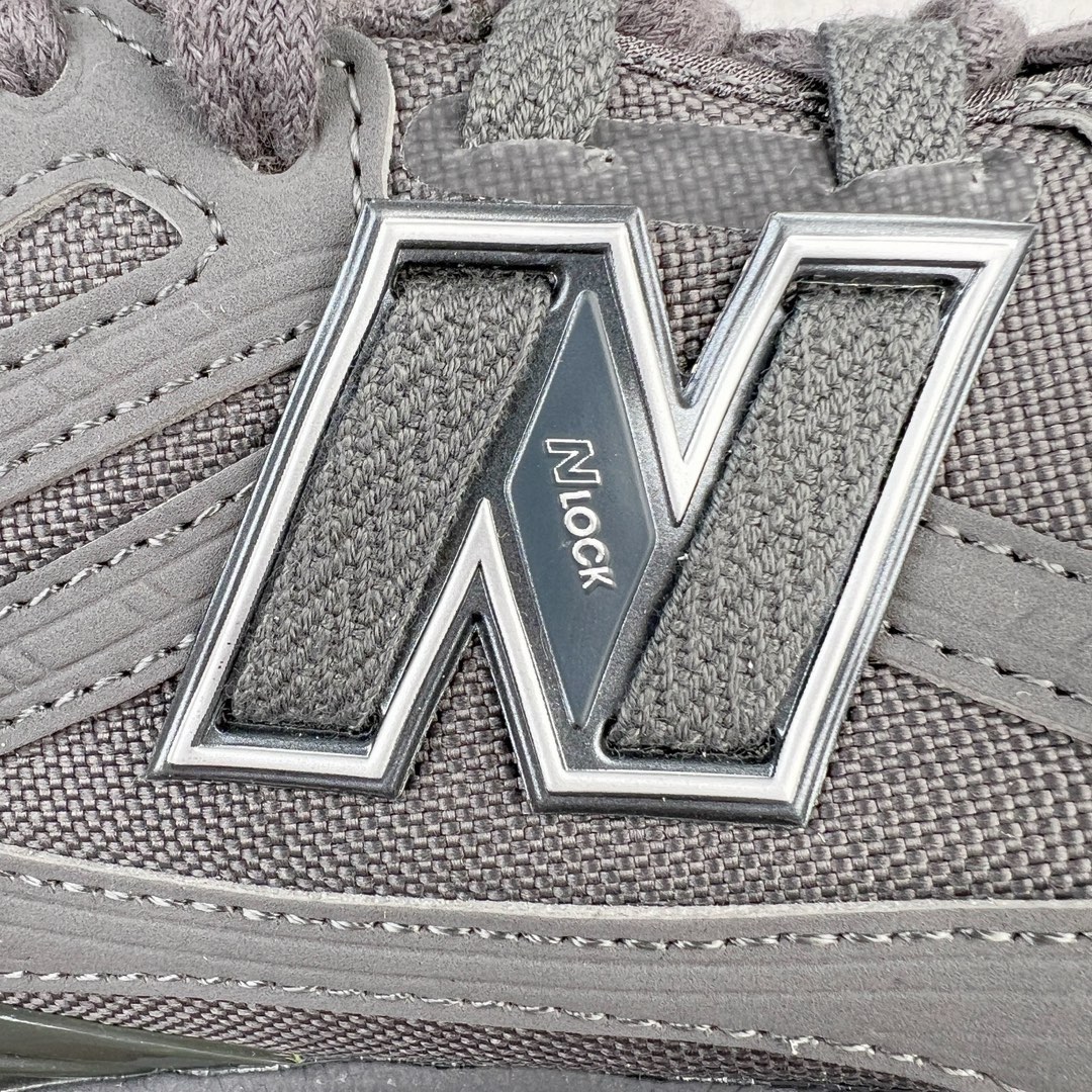 图片[10]-＃M纯原 New Balance M1906RU 深灰色 NB新百伦潮流复古织物皮革减震防滑耐磨轻便低帮跑步鞋 原档数据独立私模大底 唯一正确六层组合大底 RB前软后硬 百分百还原原鞋脚感 基于市场现有版本全新升级调整 NB市场最强产物 全网最全配色加持 全套原楦原纸板原厂数据开发 全鞋电脑针车加持 原厂网布 原装进口头层翻毛皮料正确绒感卡色 正确中底拉帮中底网布细节 一比一手工擦旧效果 冲裁组合 匠心打造 耗时两个月开发完成 工艺极其复杂难度可想而知 高端零售专供产物 尺码：36 37 37.5 38 38.5 39.5 40 40.5 41.5 42 42.5 43 44 44.5 45 45.5 46.5 47-选品中心