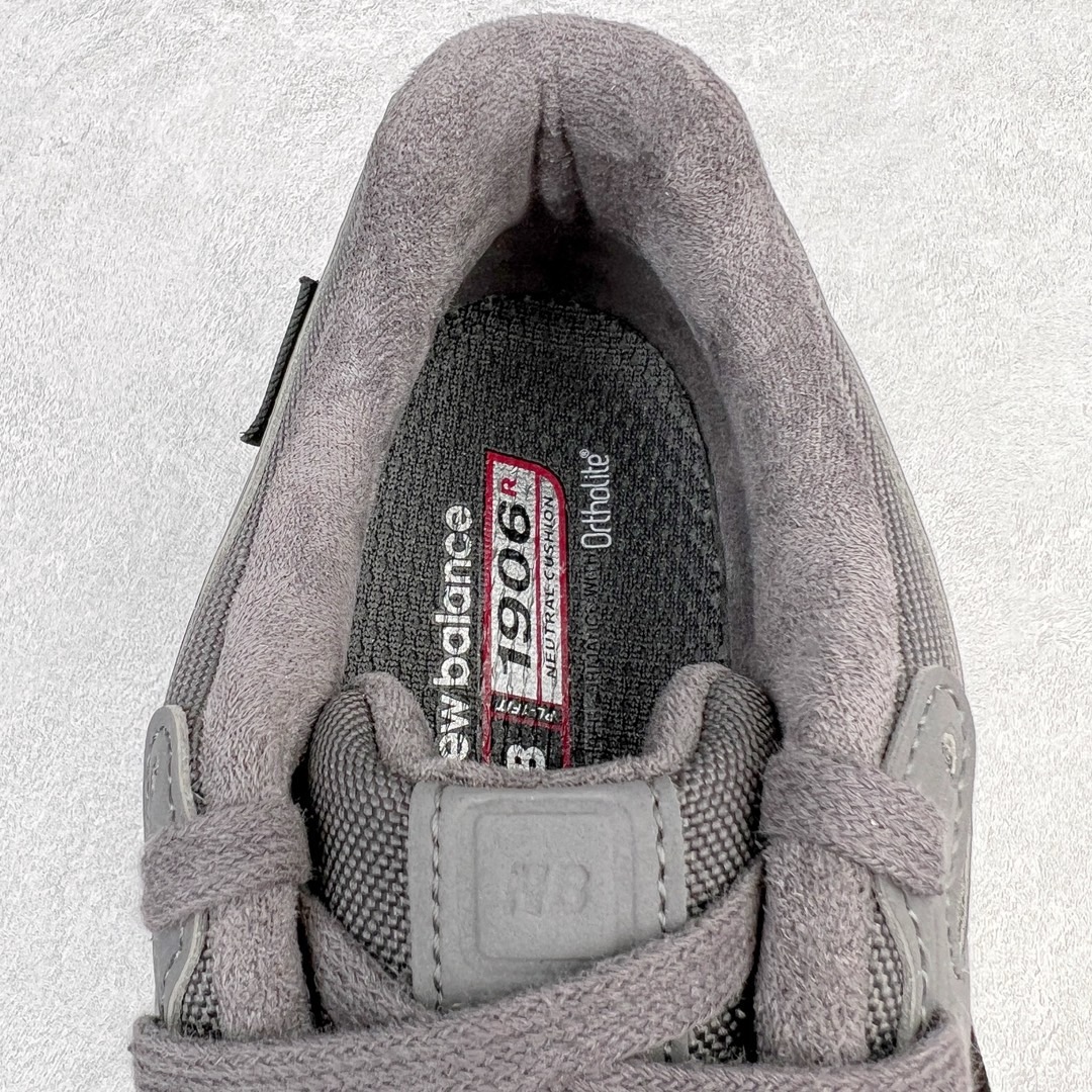 图片[16]-＃M纯原 New Balance M1906RU 深灰色 NB新百伦潮流复古织物皮革减震防滑耐磨轻便低帮跑步鞋 原档数据独立私模大底 唯一正确六层组合大底 RB前软后硬 百分百还原原鞋脚感 基于市场现有版本全新升级调整 NB市场最强产物 全网最全配色加持 全套原楦原纸板原厂数据开发 全鞋电脑针车加持 原厂网布 原装进口头层翻毛皮料正确绒感卡色 正确中底拉帮中底网布细节 一比一手工擦旧效果 冲裁组合 匠心打造 耗时两个月开发完成 工艺极其复杂难度可想而知 高端零售专供产物 尺码：36 37 37.5 38 38.5 39.5 40 40.5 41.5 42 42.5 43 44 44.5 45 45.5 46.5 47-选品中心