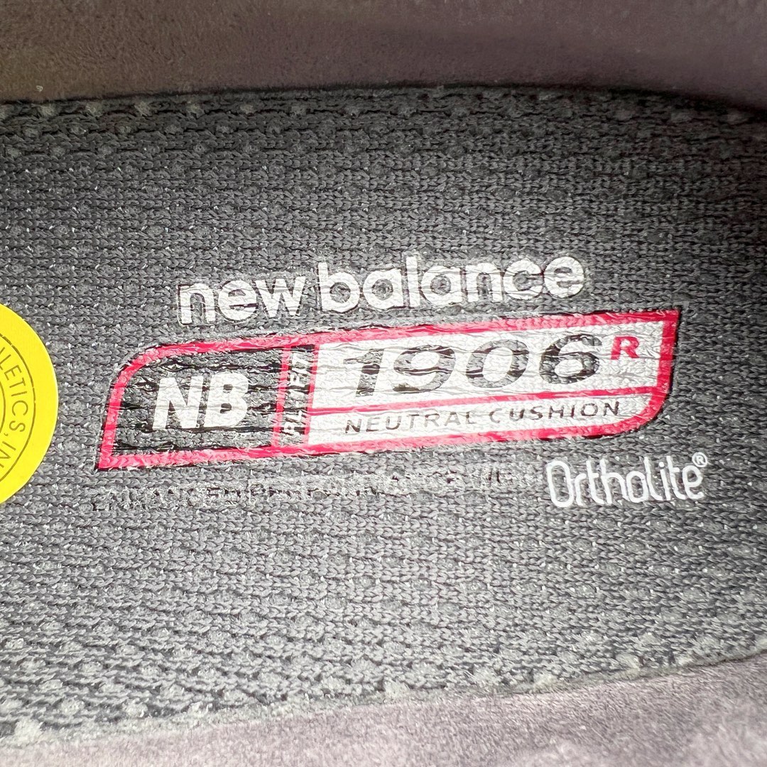 图片[18]-＃M纯原 New Balance M1906RU 深灰色 NB新百伦潮流复古织物皮革减震防滑耐磨轻便低帮跑步鞋 原档数据独立私模大底 唯一正确六层组合大底 RB前软后硬 百分百还原原鞋脚感 基于市场现有版本全新升级调整 NB市场最强产物 全网最全配色加持 全套原楦原纸板原厂数据开发 全鞋电脑针车加持 原厂网布 原装进口头层翻毛皮料正确绒感卡色 正确中底拉帮中底网布细节 一比一手工擦旧效果 冲裁组合 匠心打造 耗时两个月开发完成 工艺极其复杂难度可想而知 高端零售专供产物 尺码：36 37 37.5 38 38.5 39.5 40 40.5 41.5 42 42.5 43 44 44.5 45 45.5 46.5 47-选品中心