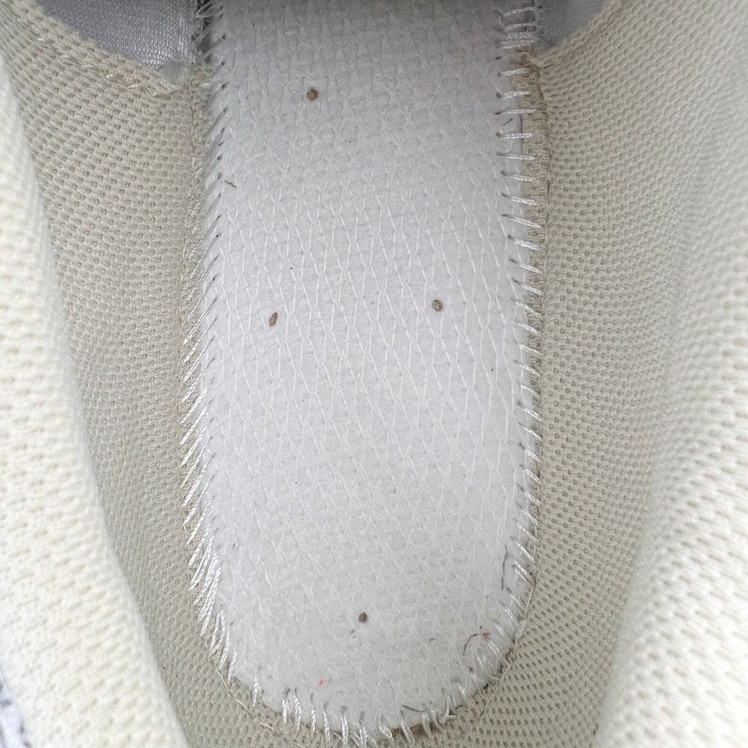 图片[18]-＃M纯原 New Balance M1906RP 白灰 NB新百伦潮流复古织物皮革减震防滑耐磨轻便低帮跑步鞋 原档数据独立私模大底 唯一正确六层组合大底 RB前软后硬 百分百还原原鞋脚感 基于市场现有版本全新升级调整 NB市场最强产物 全网最全配色加持 全套原楦原纸板原厂数据开发 全鞋电脑针车加持 原厂网布 原装进口头层翻毛皮料正确绒感卡色 正确中底拉帮中底网布细节 一比一手工擦旧效果 冲裁组合 匠心打造 耗时两个月开发完成 工艺极其复杂难度可想而知 高端零售专供产物 尺码：36 37 37.5 38 38.5 39.5 40 40.5 41.5 42 42.5 43 44 44.5 45 45.5 46.5 47-选品中心