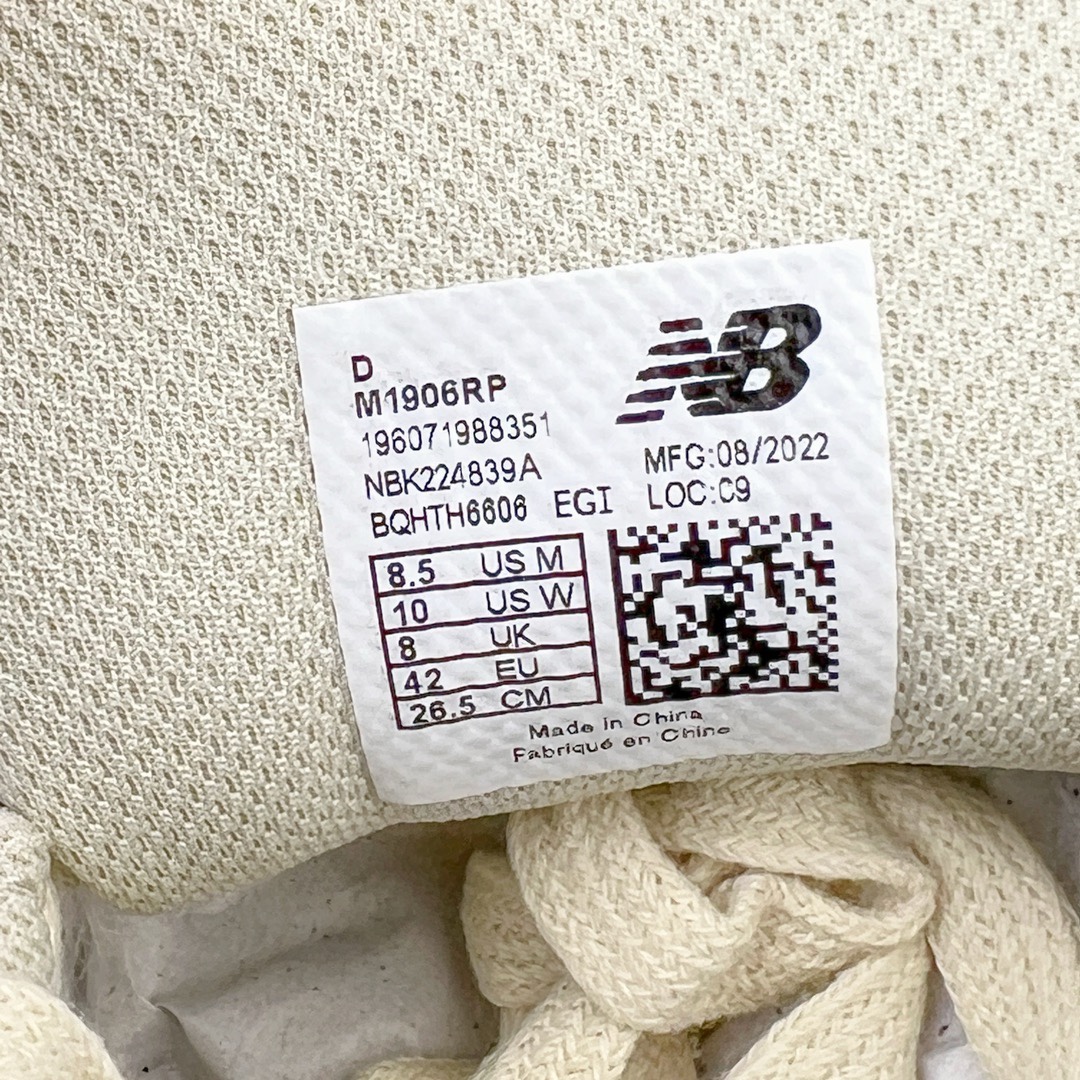 图片[17]-＃M纯原 New Balance M1906RP 白灰 NB新百伦潮流复古织物皮革减震防滑耐磨轻便低帮跑步鞋 原档数据独立私模大底 唯一正确六层组合大底 RB前软后硬 百分百还原原鞋脚感 基于市场现有版本全新升级调整 NB市场最强产物 全网最全配色加持 全套原楦原纸板原厂数据开发 全鞋电脑针车加持 原厂网布 原装进口头层翻毛皮料正确绒感卡色 正确中底拉帮中底网布细节 一比一手工擦旧效果 冲裁组合 匠心打造 耗时两个月开发完成 工艺极其复杂难度可想而知 高端零售专供产物 尺码：36 37 37.5 38 38.5 39.5 40 40.5 41.5 42 42.5 43 44 44.5 45 45.5 46.5 47-选品中心