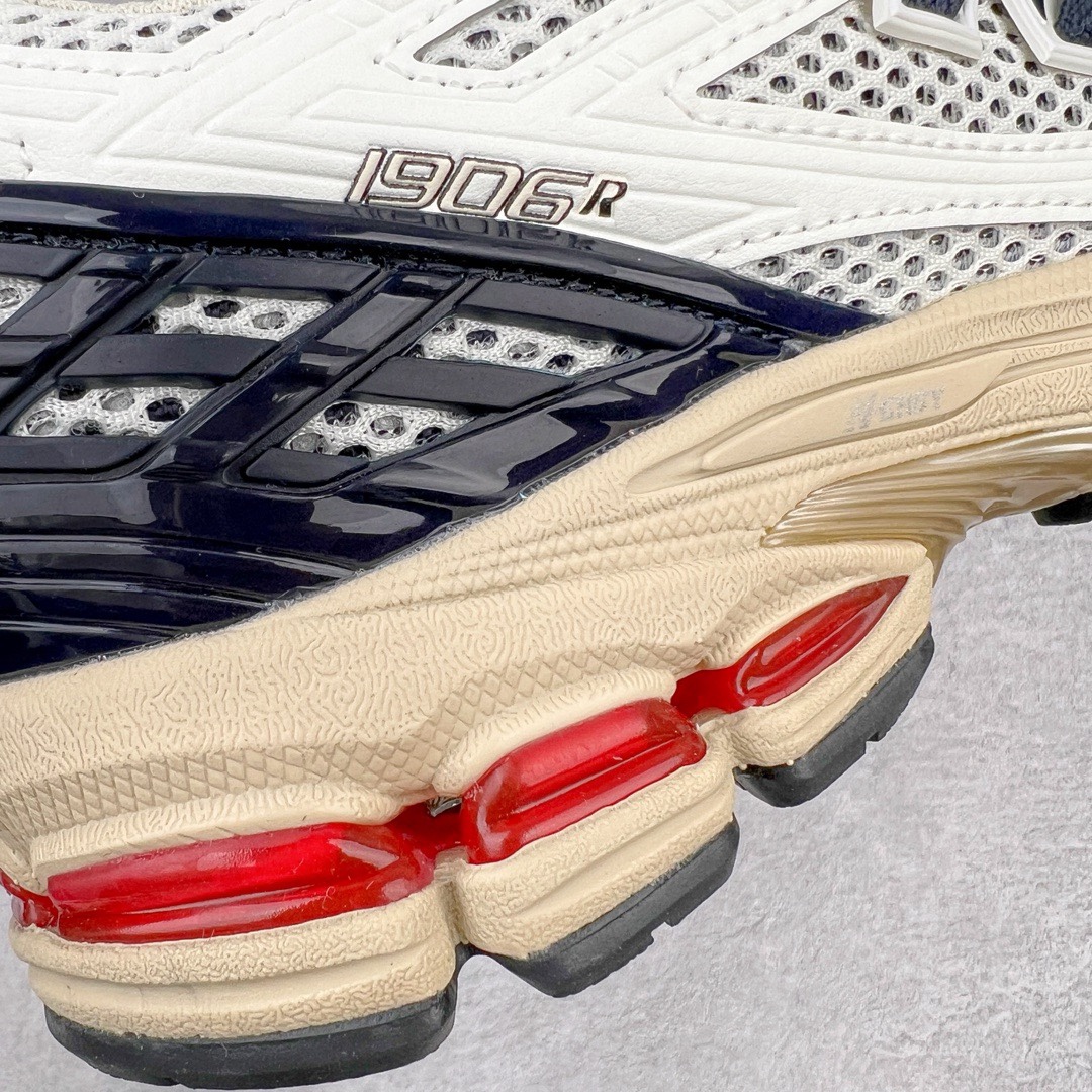 图片[14]-＃M纯原 New Balance M1906RR 白蓝红 NB新百伦潮流复古织物皮革减震防滑耐磨轻便低帮跑步鞋 原档数据独立私模大底 唯一正确六层组合大底 RB前软后硬 百分百还原原鞋脚感 基于市场现有版本全新升级调整 NB市场最强产物 全网最全配色加持 全套原楦原纸板原厂数据开发 全鞋电脑针车加持 原厂网布 原装进口头层翻毛皮料正确绒感卡色 正确中底拉帮中底网布细节 一比一手工擦旧效果 冲裁组合 匠心打造 耗时两个月开发完成 工艺极其复杂难度可想而知 高端零售专供产物 尺码：36 37 37.5 38 38.5 39.5 40 40.5 41.5 42 42.5 43 44 44.5 45 45.5 46.5 47-选品中心