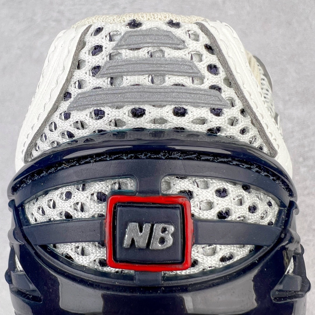 图片[13]-＃M纯原 New Balance M1906RR 白蓝红 NB新百伦潮流复古织物皮革减震防滑耐磨轻便低帮跑步鞋 原档数据独立私模大底 唯一正确六层组合大底 RB前软后硬 百分百还原原鞋脚感 基于市场现有版本全新升级调整 NB市场最强产物 全网最全配色加持 全套原楦原纸板原厂数据开发 全鞋电脑针车加持 原厂网布 原装进口头层翻毛皮料正确绒感卡色 正确中底拉帮中底网布细节 一比一手工擦旧效果 冲裁组合 匠心打造 耗时两个月开发完成 工艺极其复杂难度可想而知 高端零售专供产物 尺码：36 37 37.5 38 38.5 39.5 40 40.5 41.5 42 42.5 43 44 44.5 45 45.5 46.5 47-选品中心