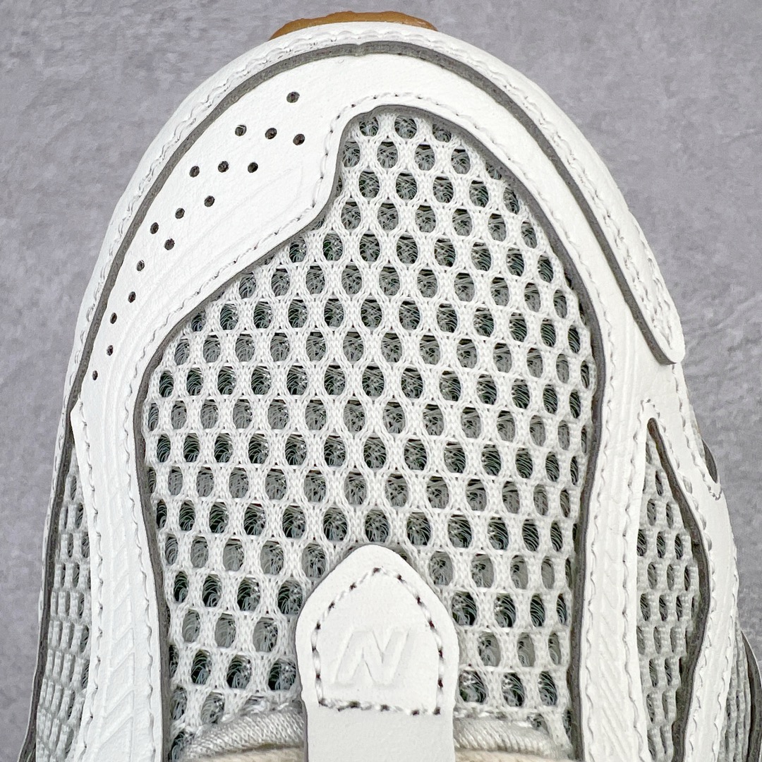 图片[14]-＃M纯原 New Balance M1906RQ 白绿 NB新百伦潮流复古织物皮革减震防滑耐磨轻便低帮跑步鞋 原档数据独立私模大底 唯一正确六层组合大底 RB前软后硬 百分百还原原鞋脚感 基于市场现有版本全新升级调整 NB市场最强产物 全网最全配色加持 全套原楦原纸板原厂数据开发 全鞋电脑针车加持 原厂网布 原装进口头层翻毛皮料正确绒感卡色 正确中底拉帮中底网布细节 一比一手工擦旧效果 冲裁组合 匠心打造 耗时两个月开发完成 工艺极其复杂难度可想而知 高端零售专供产物 尺码：36 37 37.5 38 38.5 39.5 40 40.5 41.5 42 42.5 43 44 44.5 45 45.5 46.5 47-选品中心