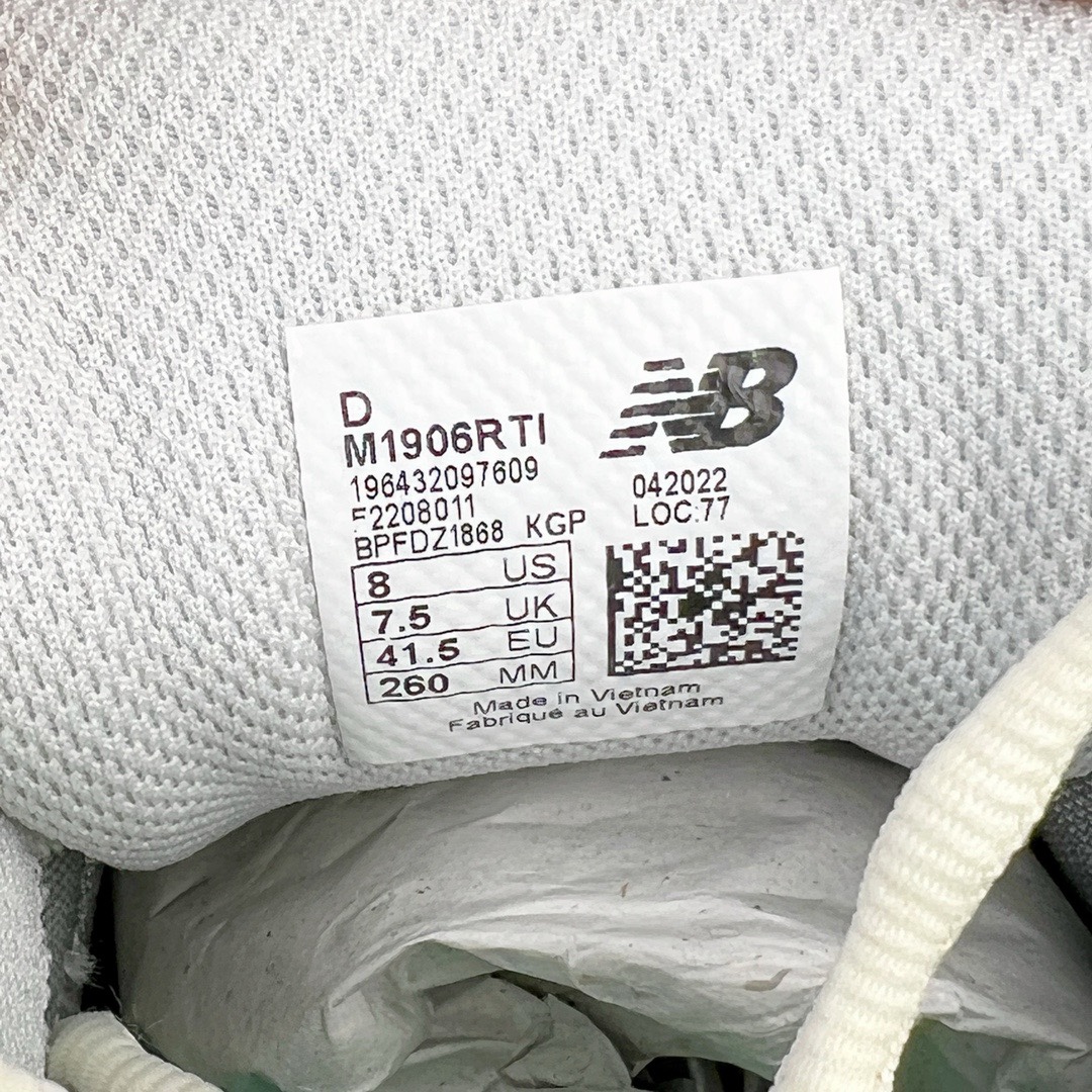 图片[18]-＃M纯原 New Balance M1906RTI 灰银 NB新百伦潮流复古织物皮革减震防滑耐磨轻便低帮跑步鞋 原档数据独立私模大底 唯一正确六层组合大底 RB前软后硬 百分百还原原鞋脚感 基于市场现有版本全新升级调整 NB市场最强产物 全网最全配色加持 全套原楦原纸板原厂数据开发 全鞋电脑针车加持 原厂网布 原装进口头层翻毛皮料正确绒感卡色 正确中底拉帮中底网布细节 一比一手工擦旧效果 冲裁组合 匠心打造 耗时两个月开发完成 工艺极其复杂难度可想而知 高端零售专供产物 尺码：36 37 37.5 38 38.5 39.5 40 40.5 41.5 42 42.5 43 44 44.5 45 45.5 46.5 47-选品中心