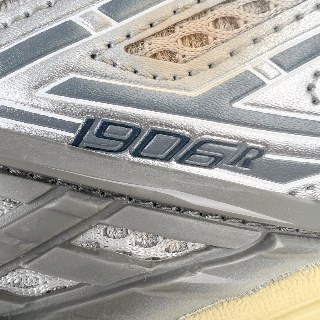 图片[11]-＃M纯原 New Balance M1906RTI 灰银 NB新百伦潮流复古织物皮革减震防滑耐磨轻便低帮跑步鞋 原档数据独立私模大底 唯一正确六层组合大底 RB前软后硬 百分百还原原鞋脚感 基于市场现有版本全新升级调整 NB市场最强产物 全网最全配色加持 全套原楦原纸板原厂数据开发 全鞋电脑针车加持 原厂网布 原装进口头层翻毛皮料正确绒感卡色 正确中底拉帮中底网布细节 一比一手工擦旧效果 冲裁组合 匠心打造 耗时两个月开发完成 工艺极其复杂难度可想而知 高端零售专供产物 尺码：36 37 37.5 38 38.5 39.5 40 40.5 41.5 42 42.5 43 44 44.5 45 45.5 46.5 47-选品中心