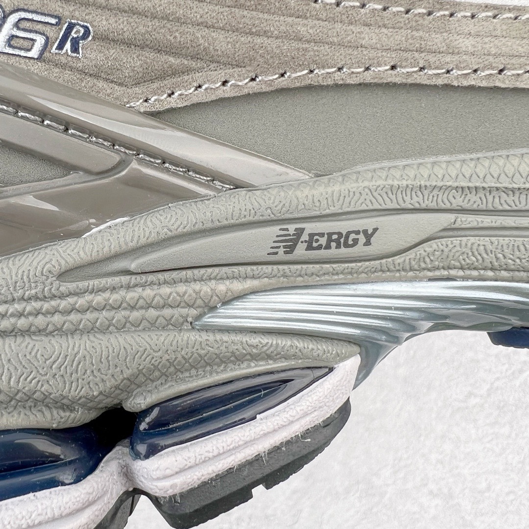 图片[15]-＃M纯原 New Balance M1906RB 经典灰 NB新百伦潮流复古织物皮革减震防滑耐磨轻便低帮跑步鞋 原档数据独立私模大底 唯一正确六层组合大底 RB前软后硬 百分百还原原鞋脚感 基于市场现有版本全新升级调整 NB市场最强产物 全网最全配色加持 全套原楦原纸板原厂数据开发 全鞋电脑针车加持 原厂网布 原装进口头层翻毛皮料正确绒感卡色 正确中底拉帮中底网布细节 一比一手工擦旧效果 冲裁组合 匠心打造 耗时两个月开发完成 工艺极其复杂难度可想而知 高端零售专供产物 尺码：36 37 37.5 38 38.5 39.5 40 40.5 41.5 42 42.5 43 44 44.5 45 45.5 46.5 47-选品中心