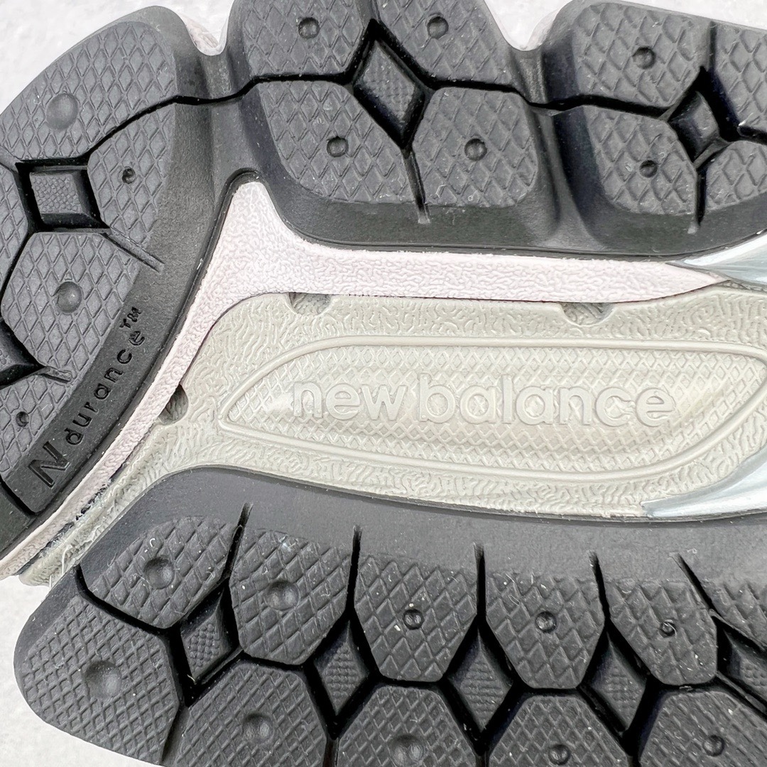 图片[16]-＃M纯原 New Balance M1906RB 经典灰 NB新百伦潮流复古织物皮革减震防滑耐磨轻便低帮跑步鞋 原档数据独立私模大底 唯一正确六层组合大底 RB前软后硬 百分百还原原鞋脚感 基于市场现有版本全新升级调整 NB市场最强产物 全网最全配色加持 全套原楦原纸板原厂数据开发 全鞋电脑针车加持 原厂网布 原装进口头层翻毛皮料正确绒感卡色 正确中底拉帮中底网布细节 一比一手工擦旧效果 冲裁组合 匠心打造 耗时两个月开发完成 工艺极其复杂难度可想而知 高端零售专供产物 尺码：36 37 37.5 38 38.5 39.5 40 40.5 41.5 42 42.5 43 44 44.5 45 45.5 46.5 47-选品中心