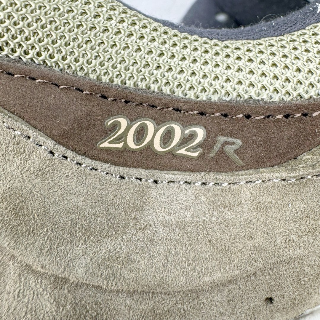 图片[11]-＃M纯原 New Balance M2002RHN 绿色 NB新百伦潮流复古织物皮革减震防滑耐磨轻便低帮跑步鞋 原档数据独立私模大底 唯一正确六层组合大底 RB前软后硬 百分百还原原鞋脚感 基于市场现有版本全新升级调整 NB市场最强产物 全网最全配色加持 全套原楦原纸板原厂数据开发 全鞋电脑针车加持 原厂网布 原装进口头层翻毛皮料正确绒感卡色 正确中底拉帮中底网布细节 一比一手工擦旧效果 冲裁组合 匠心打造 耗时两个月开发完成 工艺极其复杂难度可想而知 高端零售专供产物 尺码：36 37 37.5 38 38.5 39.5 40 40.5 41.5 42 42.5 43 44 44.5 45 45.5 46.5 47-选品中心