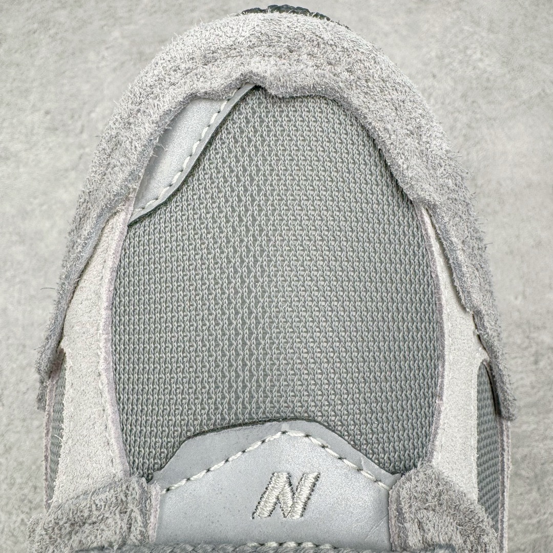 图片[11]-＃M纯原 New Balance M2002RDM 灰色 NB新百伦潮流复古织物皮革减震防滑耐磨轻便低帮跑步鞋 原档数据独立私模大底 唯一正确六层组合大底 RB前软后硬 百分百还原原鞋脚感 基于市场现有版本全新升级调整 NB市场最强产物 全网最全配色加持 全套原楦原纸板原厂数据开发 全鞋电脑针车加持 原厂网布 原装进口头层翻毛皮料正确绒感卡色 正确中底拉帮中底网布细节 一比一手工擦旧效果 冲裁组合 匠心打造 耗时两个月开发完成 工艺极其复杂难度可想而知 高端零售专供产物 尺码：36 37 37.5 38 38.5 39.5 40 40.5 41.5 42 42.5 43 44 44.5 45 45.5 46.5 47-选品中心