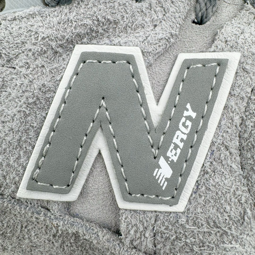 图片[13]-＃M纯原 New Balance M2002RDM 灰色 NB新百伦潮流复古织物皮革减震防滑耐磨轻便低帮跑步鞋 原档数据独立私模大底 唯一正确六层组合大底 RB前软后硬 百分百还原原鞋脚感 基于市场现有版本全新升级调整 NB市场最强产物 全网最全配色加持 全套原楦原纸板原厂数据开发 全鞋电脑针车加持 原厂网布 原装进口头层翻毛皮料正确绒感卡色 正确中底拉帮中底网布细节 一比一手工擦旧效果 冲裁组合 匠心打造 耗时两个月开发完成 工艺极其复杂难度可想而知 高端零售专供产物 尺码：36 37 37.5 38 38.5 39.5 40 40.5 41.5 42 42.5 43 44 44.5 45 45.5 46.5 47-选品中心