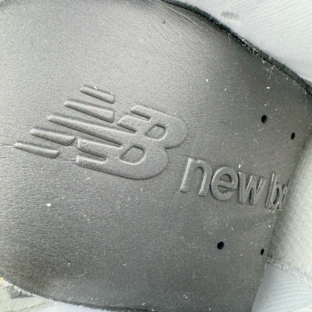 图片[17]-＃M纯原 New Balance M2002RDM 灰色 NB新百伦潮流复古织物皮革减震防滑耐磨轻便低帮跑步鞋 原档数据独立私模大底 唯一正确六层组合大底 RB前软后硬 百分百还原原鞋脚感 基于市场现有版本全新升级调整 NB市场最强产物 全网最全配色加持 全套原楦原纸板原厂数据开发 全鞋电脑针车加持 原厂网布 原装进口头层翻毛皮料正确绒感卡色 正确中底拉帮中底网布细节 一比一手工擦旧效果 冲裁组合 匠心打造 耗时两个月开发完成 工艺极其复杂难度可想而知 高端零售专供产物 尺码：36 37 37.5 38 38.5 39.5 40 40.5 41.5 42 42.5 43 44 44.5 45 45.5 46.5 47-选品中心