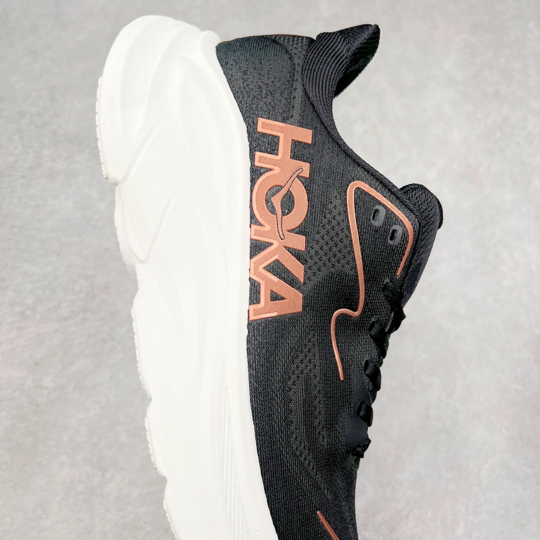 图片[6]-HOKA ONE ONE Clifton 克里夫顿10代专业性能减震公路跑步鞋 轻盈透气的针织网面和纱线的使用让鞋面更挺拔 增强鞋面的强度和支撑性能 搭配柔软的鞋舌 让双脚在舒适包裹中跑的更加畅快 全新泡棉中底 柔软的同时增强回弹性能 为不同跑者提供更平稳流畅的脚感 带来全面的缓冲保护 根据人体工程学设计的延长拉襟 后跟处弹软的海绵填充舒适固定 避免掉跟和摩擦 相比上一代光滑的内衬 Clifton 9的内衬增强了摩擦力 避免双脚在鞋内滑动 尺码：36 36.5 37.5 38 38.5 39 40 40.5 41 42 42.5 43 44 44.5 45-选品中心