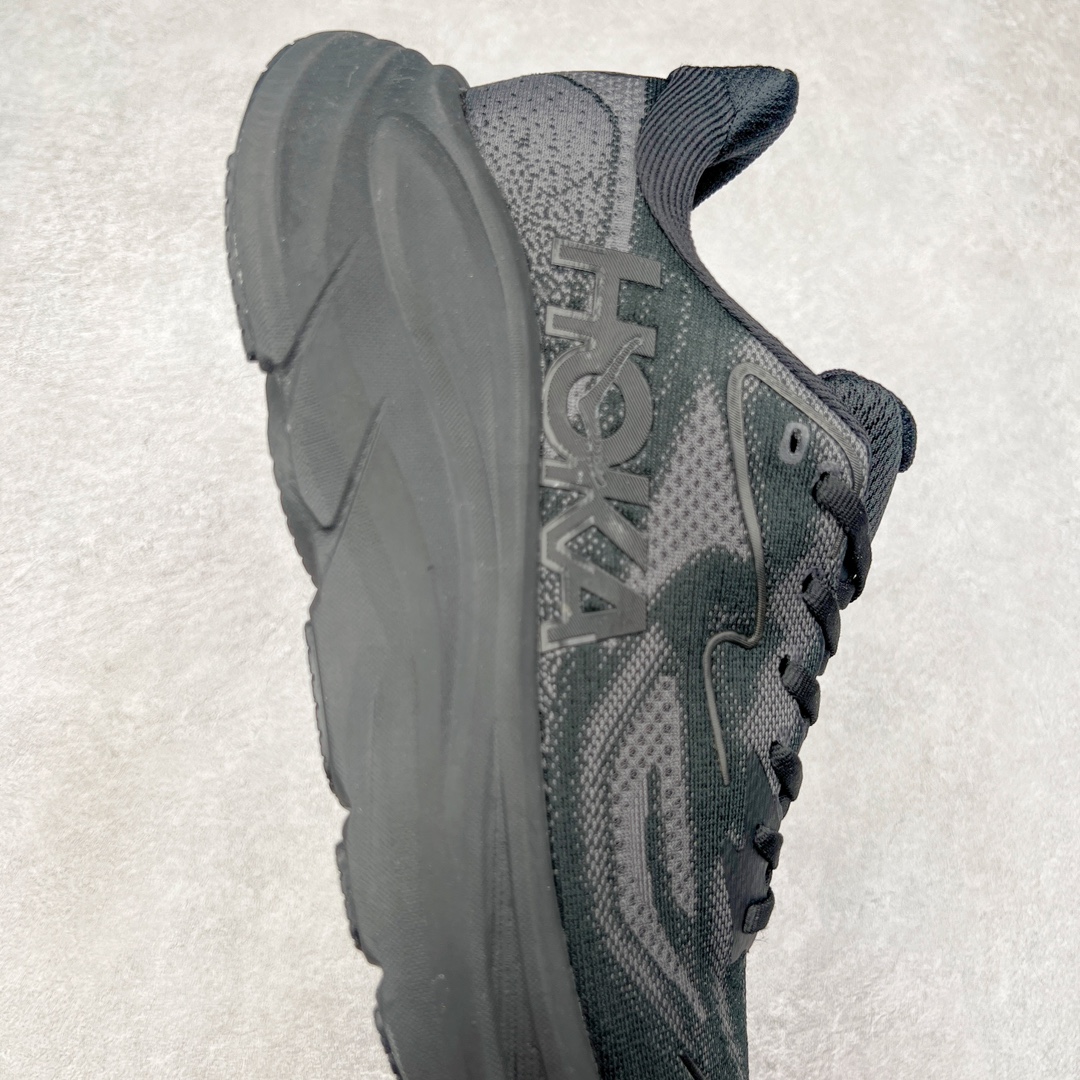 图片[6]-HOKA ONE ONE Clifton 克里夫顿10代专业性能减震公路跑步鞋 轻盈透气的针织网面和纱线的使用让鞋面更挺拔 增强鞋面的强度和支撑性能 搭配柔软的鞋舌 让双脚在舒适包裹中跑的更加畅快 全新泡棉中底 柔软的同时增强回弹性能 为不同跑者提供更平稳流畅的脚感 带来全面的缓冲保护 根据人体工程学设计的延长拉襟 后跟处弹软的海绵填充舒适固定 避免掉跟和摩擦 相比上一代光滑的内衬 Clifton 9的内衬增强了摩擦力 避免双脚在鞋内滑动 尺码：36 36.5 37.5 38 38.5 39 40 40.5 41 42 42.5 43 44 44.5 45-选品中心