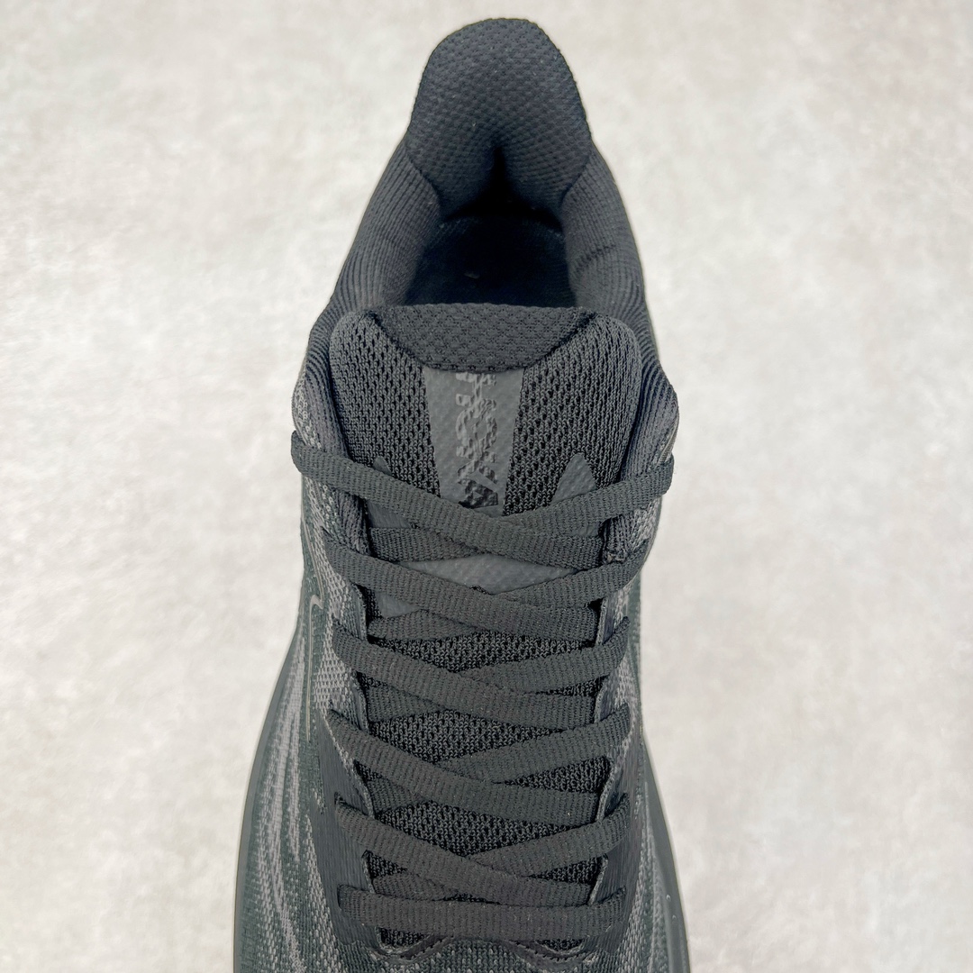 图片[5]-HOKA ONE ONE Clifton 克里夫顿10代专业性能减震公路跑步鞋 轻盈透气的针织网面和纱线的使用让鞋面更挺拔 增强鞋面的强度和支撑性能 搭配柔软的鞋舌 让双脚在舒适包裹中跑的更加畅快 全新泡棉中底 柔软的同时增强回弹性能 为不同跑者提供更平稳流畅的脚感 带来全面的缓冲保护 根据人体工程学设计的延长拉襟 后跟处弹软的海绵填充舒适固定 避免掉跟和摩擦 相比上一代光滑的内衬 Clifton 9的内衬增强了摩擦力 避免双脚在鞋内滑动 尺码：36 36.5 37.5 38 38.5 39 40 40.5 41 42 42.5 43 44 44.5 45-选品中心