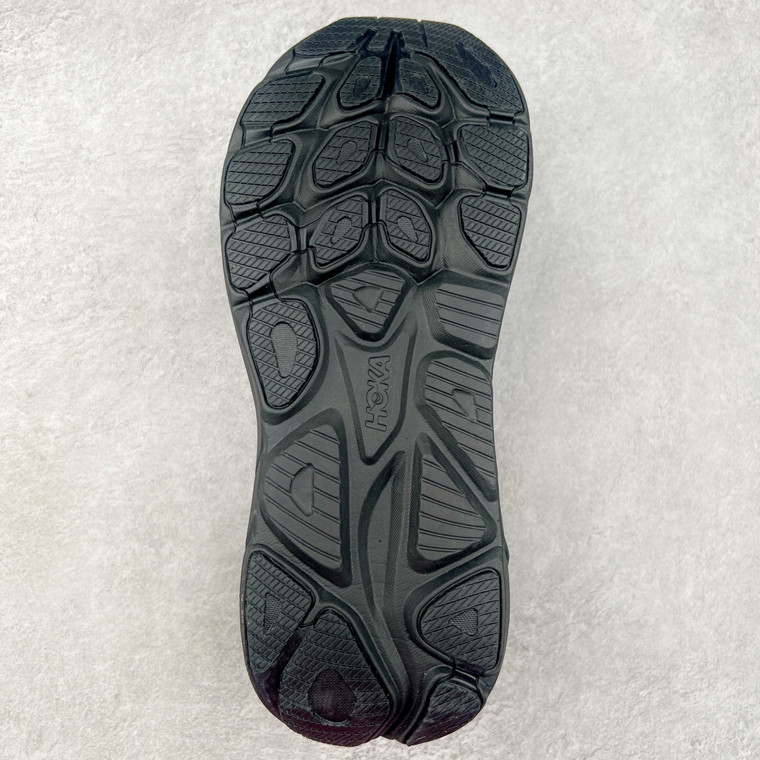 图片[9]-HOKA ONE ONE Clifton 克里夫顿10代专业性能减震公路跑步鞋 轻盈透气的针织网面和纱线的使用让鞋面更挺拔 增强鞋面的强度和支撑性能 搭配柔软的鞋舌 让双脚在舒适包裹中跑的更加畅快 全新泡棉中底 柔软的同时增强回弹性能 为不同跑者提供更平稳流畅的脚感 带来全面的缓冲保护 根据人体工程学设计的延长拉襟 后跟处弹软的海绵填充舒适固定 避免掉跟和摩擦 相比上一代光滑的内衬 Clifton 9的内衬增强了摩擦力 避免双脚在鞋内滑动 尺码：36 36.5 37.5 38 38.5 39 40 40.5 41 42 42.5 43 44 44.5 45-选品中心