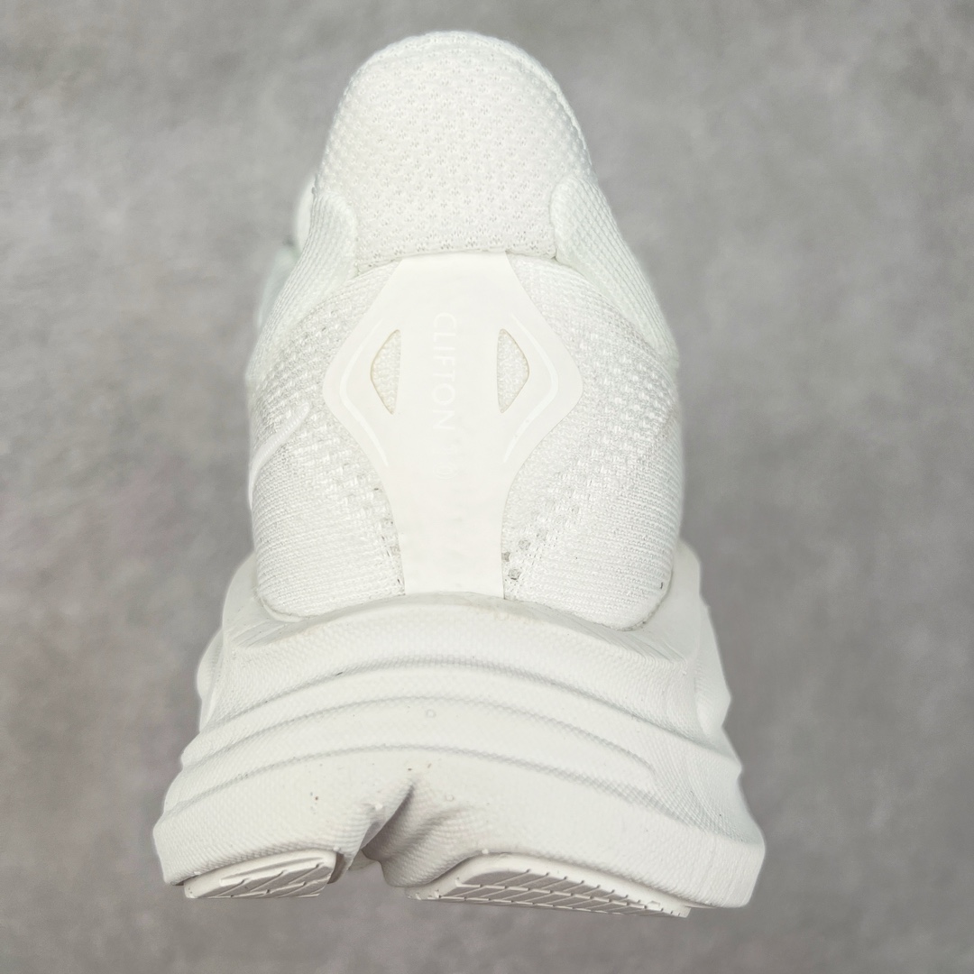 图片[8]-HOKA ONE ONE Clifton 克里夫顿10代专业性能减震公路跑步鞋 轻盈透气的针织网面和纱线的使用让鞋面更挺拔 增强鞋面的强度和支撑性能 搭配柔软的鞋舌 让双脚在舒适包裹中跑的更加畅快 全新泡棉中底 柔软的同时增强回弹性能 为不同跑者提供更平稳流畅的脚感 带来全面的缓冲保护 根据人体工程学设计的延长拉襟 后跟处弹软的海绵填充舒适固定 避免掉跟和摩擦 相比上一代光滑的内衬 Clifton 9的内衬增强了摩擦力 避免双脚在鞋内滑动 尺码：36 36.5 37.5 38 38.5 39 40 40.5 41 42 42.5 43 44 44.5 45-选品中心