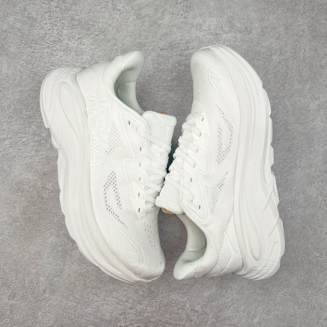 图片[3]-HOKA ONE ONE Clifton 克里夫顿10代专业性能减震公路跑步鞋 轻盈透气的针织网面和纱线的使用让鞋面更挺拔 增强鞋面的强度和支撑性能 搭配柔软的鞋舌 让双脚在舒适包裹中跑的更加畅快 全新泡棉中底 柔软的同时增强回弹性能 为不同跑者提供更平稳流畅的脚感 带来全面的缓冲保护 根据人体工程学设计的延长拉襟 后跟处弹软的海绵填充舒适固定 避免掉跟和摩擦 相比上一代光滑的内衬 Clifton 9的内衬增强了摩擦力 避免双脚在鞋内滑动 尺码：36 36.5 37.5 38 38.5 39 40 40.5 41 42 42.5 43 44 44.5 45-选品中心