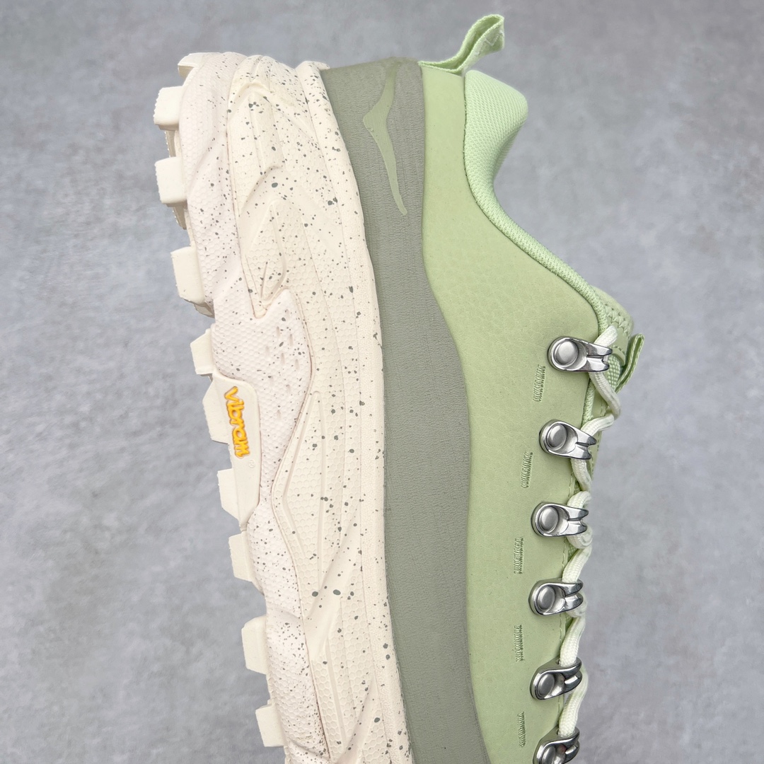 图片[6]-＃X版纯原 HOKA ONE ONE Tor Uitra Low 托亚潮流户外越野登山功能鞋 鞋款利用机能、户外、复古元素将都市型格与户外机能无缝结合 既能自由穿梭于城市的钢筋水泥之间 也能轻松演绎山系潮流搭配 全粒面皮革结合模压鞋口 提升持久耐穿度 直至鞋头的鞋带设计 舒适灵活的调节 搭配鞋头处HOKA ONE ONE飞翼纹饰 营造了个性十足的张扬气场 Tor Ultra 配备 Vibram® 鞋底与 EVA 和RMAT® 中底 给穿著者最佳的抓地力及舒适性 另外中底的金属摇杆可稳定脚部行程 当走过崎岖山路时依然让脚部得到平稳的感觉 而整对鞋以皮革和耐用尼龙布材打造 与坚固的鞋底相结合 可以牢固地支撑脚部和脚踝 另外外层搭载的Event技术 保持鞋履防水以及鞋内透气作用 尺码：36 36.5 37.5 38 38.5 39 40 40.5 41 42 42.5 43 44 44.5 45-选品中心