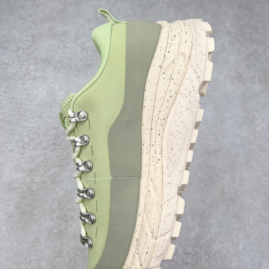 图片[7]-＃X版纯原 HOKA ONE ONE Tor Uitra Low 托亚潮流户外越野登山功能鞋 鞋款利用机能、户外、复古元素将都市型格与户外机能无缝结合 既能自由穿梭于城市的钢筋水泥之间 也能轻松演绎山系潮流搭配 全粒面皮革结合模压鞋口 提升持久耐穿度 直至鞋头的鞋带设计 舒适灵活的调节 搭配鞋头处HOKA ONE ONE飞翼纹饰 营造了个性十足的张扬气场 Tor Ultra 配备 Vibram® 鞋底与 EVA 和RMAT® 中底 给穿著者最佳的抓地力及舒适性 另外中底的金属摇杆可稳定脚部行程 当走过崎岖山路时依然让脚部得到平稳的感觉 而整对鞋以皮革和耐用尼龙布材打造 与坚固的鞋底相结合 可以牢固地支撑脚部和脚踝 另外外层搭载的Event技术 保持鞋履防水以及鞋内透气作用 尺码：36 36.5 37.5 38 38.5 39 40 40.5 41 42 42.5 43 44 44.5 45-选品中心