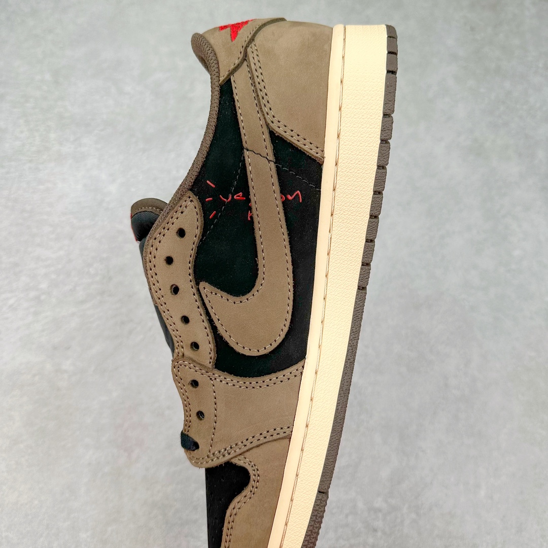 图片[7]-＃福利特价 Travis Scott x Air Jordan AJ1 Low OG SP TS联名倒钩低帮 外贸特供批次 全套原纸板楦头开发 确保原汁原味 完美呈现一代版型 一比一鞋头弧度高度鞋身弧度 此版本只针对中端市场 细节品控鞋型随意秒杀市面同价位 鞋型完美 不臃肿别扭 头层皮料加持 用料绝不含糊 进口玻璃冲刀皮料裁剪零毛边 电脑针车工艺 超高鞋面清洁度 最高QC检验标准 控制溢胶瑕疵 原盒原配 飞翼3D高频深度立体 工艺方面大到整体鞋型 漏斗收腰 底线拉帮 LOGO立体程度 小到针眼排布 载片对称 冲孔效果 鞋标规范 鞋垫背胶等等 无一不是口碑收割 每双都是一个回头客 尺码：36 36.5 37.5 38 38.5 39 40 40.5 41 42 42.5 43 44 44.5 45 46 47.5-选品中心