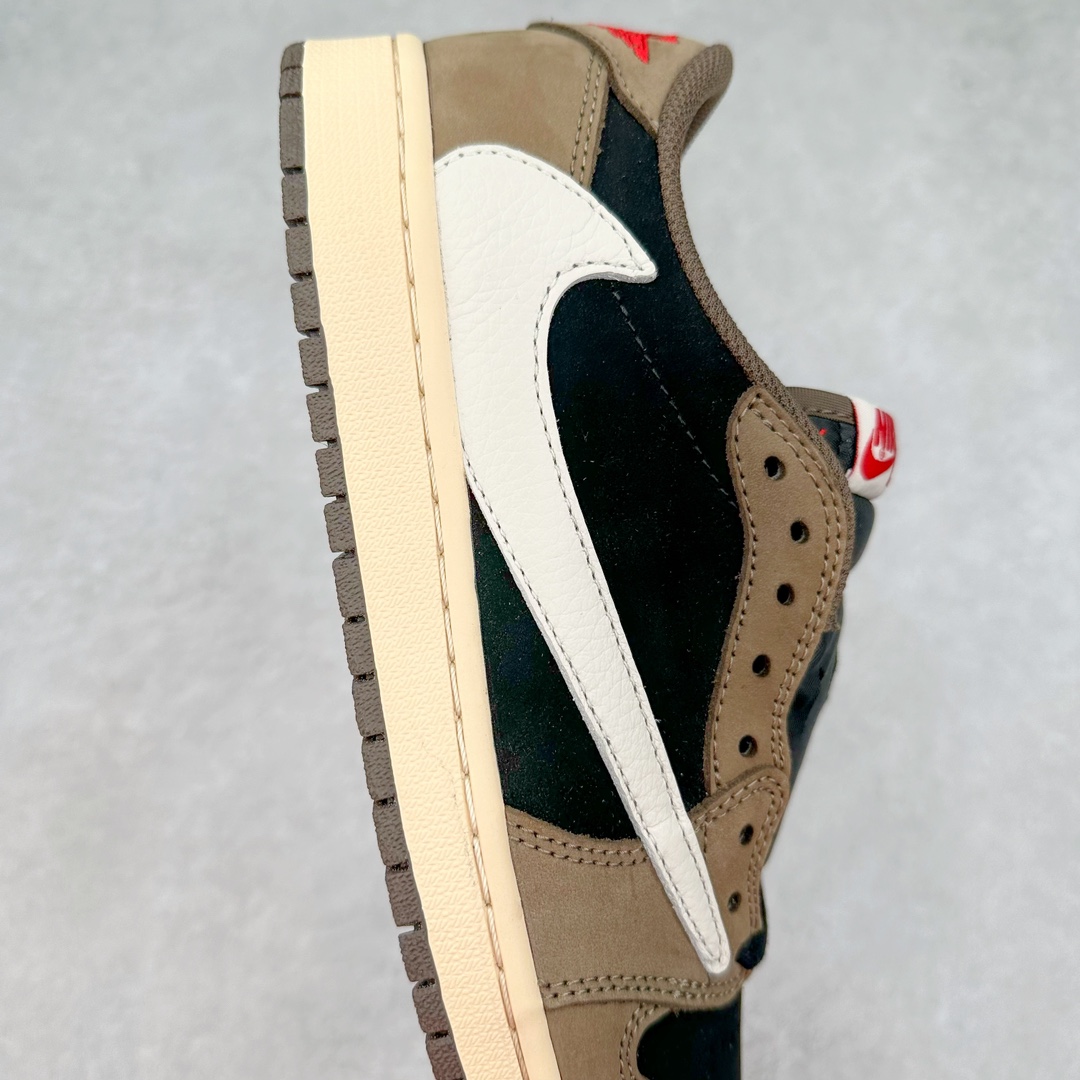 图片[6]-＃福利特价 Travis Scott x Air Jordan AJ1 Low OG SP TS联名倒钩低帮 外贸特供批次 全套原纸板楦头开发 确保原汁原味 完美呈现一代版型 一比一鞋头弧度高度鞋身弧度 此版本只针对中端市场 细节品控鞋型随意秒杀市面同价位 鞋型完美 不臃肿别扭 头层皮料加持 用料绝不含糊 进口玻璃冲刀皮料裁剪零毛边 电脑针车工艺 超高鞋面清洁度 最高QC检验标准 控制溢胶瑕疵 原盒原配 飞翼3D高频深度立体 工艺方面大到整体鞋型 漏斗收腰 底线拉帮 LOGO立体程度 小到针眼排布 载片对称 冲孔效果 鞋标规范 鞋垫背胶等等 无一不是口碑收割 每双都是一个回头客 尺码：36 36.5 37.5 38 38.5 39 40 40.5 41 42 42.5 43 44 44.5 45 46 47.5-选品中心