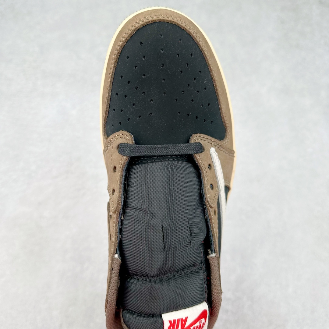 图片[4]-＃福利特价 Travis Scott x Air Jordan AJ1 Low OG SP TS联名倒钩低帮 外贸特供批次 全套原纸板楦头开发 确保原汁原味 完美呈现一代版型 一比一鞋头弧度高度鞋身弧度 此版本只针对中端市场 细节品控鞋型随意秒杀市面同价位 鞋型完美 不臃肿别扭 头层皮料加持 用料绝不含糊 进口玻璃冲刀皮料裁剪零毛边 电脑针车工艺 超高鞋面清洁度 最高QC检验标准 控制溢胶瑕疵 原盒原配 飞翼3D高频深度立体 工艺方面大到整体鞋型 漏斗收腰 底线拉帮 LOGO立体程度 小到针眼排布 载片对称 冲孔效果 鞋标规范 鞋垫背胶等等 无一不是口碑收割 每双都是一个回头客 尺码：36 36.5 37.5 38 38.5 39 40 40.5 41 42 42.5 43 44 44.5 45 46 47.5-选品中心