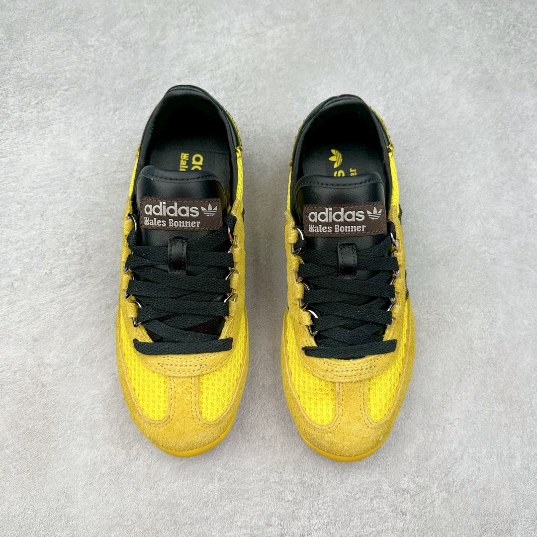 图片[2]-Wales Bonner X adidas Originals SL76 联名黄色 IH9906 Wales Bonner 与 adidas Originals 的联乘系列再次掀起时尚热潮，而其中的 SL76 鞋款更是成为了焦点。相比无鞋盖的Samba，SL76更能俘获我的青睐 这款鞋不仅是对1972年慕尼黑奥运会上经典跑鞋SL72的致敬，更是将怀旧风情与现代设计完美融合。修长的鞋型、针织网层鞋身与绒面板料的交汇，都展现了其精湛的工艺与独特品味。皮革材质的标志三条杠点缀与中底一抹白色腰线，更是为其增添了几分复古奢华的气息。D形环扣的巧妙设计，为鞋带增添了趣味性，同时也提升了鞋款的实用性。鞋底采用EVA材质，不仅增加了鞋款的高度，还提供了更好的缓震性能。齿纹橡胶外底则保证了鞋款的抓地力和耐磨性，让穿着者在运动时更加稳定、安全。尺码：36 36.5 37.5 38 38.5 39 40 40.5 41 42 42.5 43 44 44.5 45-选品中心