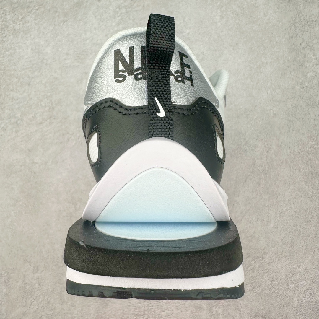 图片[8]-＃XP纯原 Sacai x NK VaporWaffle 联名款华夫3.0潮流休闲增高运动鞋 白银配色 DD1875-201 海外高端零售专属订单 只服务市场百分之五高端客户 全套原楦原纸版原鞋开模 全网最具灵魂的版型 皮料卡色质感均保持原鞋一致 原装油墨Logo手工描漆 原装大底米色部分外尖内方 大底开口上翘弧度 后跟开口弧度高度原鞋一致 全鞋电脑针车 原厂鞋舌织唛标 原盒原配 中文合格证质保卡 客订外包保护盒‼️尺码：35.5 36 36.5 37.5 38 38.5 39 40 40.5 41 42 42.5 43 44 44.5 45 46 47.5-选品中心