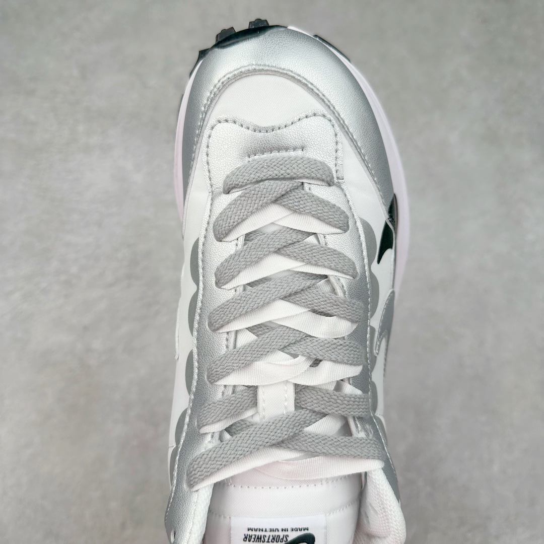 图片[4]-＃XP纯原 Sacai x NK VaporWaffle 联名款华夫3.0潮流休闲增高运动鞋 白银配色 DD1875-201 海外高端零售专属订单 只服务市场百分之五高端客户 全套原楦原纸版原鞋开模 全网最具灵魂的版型 皮料卡色质感均保持原鞋一致 原装油墨Logo手工描漆 原装大底米色部分外尖内方 大底开口上翘弧度 后跟开口弧度高度原鞋一致 全鞋电脑针车 原厂鞋舌织唛标 原盒原配 中文合格证质保卡 客订外包保护盒‼️尺码：35.5 36 36.5 37.5 38 38.5 39 40 40.5 41 42 42.5 43 44 44.5 45 46 47.5-选品中心