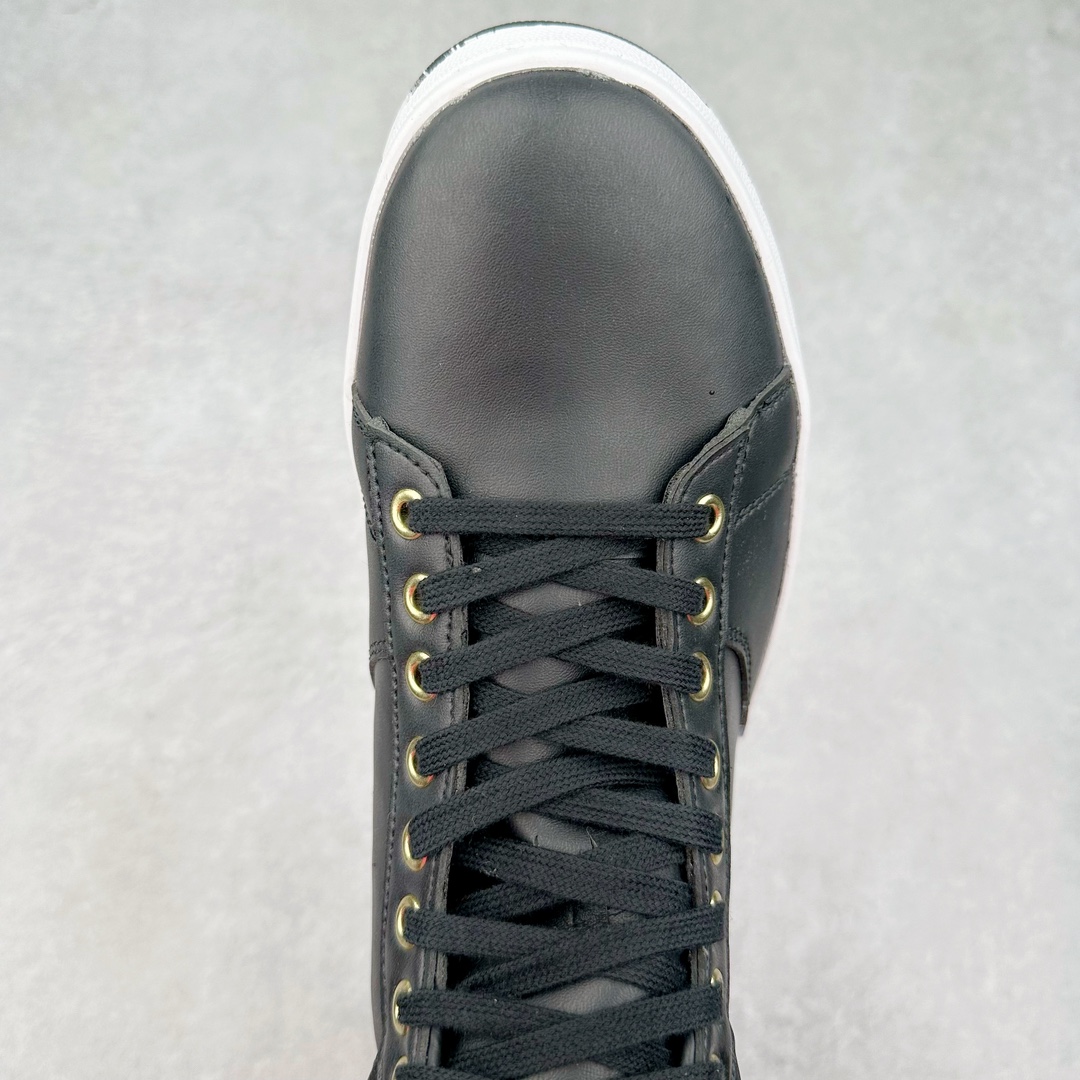 图片[4]-特朗普推出一款“永不投降”运动鞋，特朗普个人运动鞋品牌Trump Never Surrender High-Top 特朗普一代系列高帮总统休闲运动篮球板鞋“皮革液态银USA”PKTLP001 美国前总统特朗普（Donald Trump）日前推出一双要价399美元、名为“永不投降（Never Surrender High-Tops）”的金色高筒运动鞋，引发外界抢购，该运动鞋在推出不到半天的时间即售罄。对此，现任总统拜登（Joe Biden）竞选团队感到不以为然，抨击特朗普兜售盗版奢侈品品牌Off-White球鞋。尺码：40 40.5 41 42 42.5 43 44 44.5 45 46 47.5-选品中心