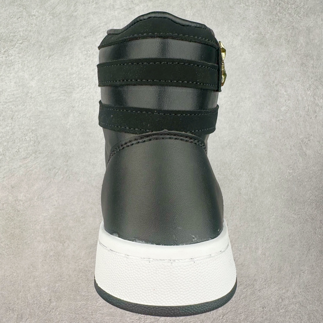 图片[8]-特朗普推出一款“永不投降”运动鞋，特朗普个人运动鞋品牌Trump Never Surrender High-Top 特朗普一代系列高帮总统休闲运动篮球板鞋“皮革液态银USA”PKTLP001 美国前总统特朗普（Donald Trump）日前推出一双要价399美元、名为“永不投降（Never Surrender High-Tops）”的金色高筒运动鞋，引发外界抢购，该运动鞋在推出不到半天的时间即售罄。对此，现任总统拜登（Joe Biden）竞选团队感到不以为然，抨击特朗普兜售盗版奢侈品品牌Off-White球鞋。尺码：40 40.5 41 42 42.5 43 44 44.5 45 46 47.5-选品中心