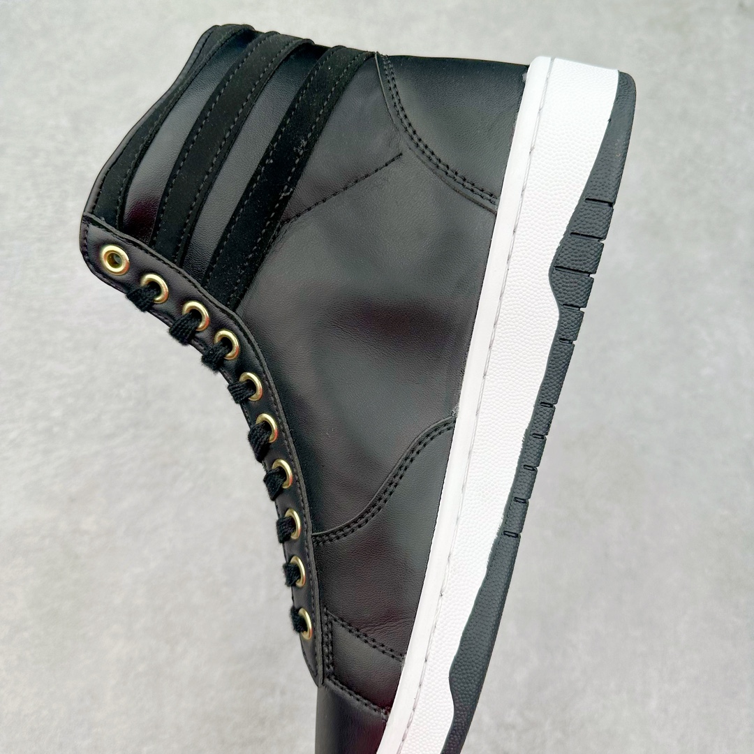 图片[7]-特朗普推出一款“永不投降”运动鞋，特朗普个人运动鞋品牌Trump Never Surrender High-Top 特朗普一代系列高帮总统休闲运动篮球板鞋“皮革液态银USA”PKTLP001 美国前总统特朗普（Donald Trump）日前推出一双要价399美元、名为“永不投降（Never Surrender High-Tops）”的金色高筒运动鞋，引发外界抢购，该运动鞋在推出不到半天的时间即售罄。对此，现任总统拜登（Joe Biden）竞选团队感到不以为然，抨击特朗普兜售盗版奢侈品品牌Off-White球鞋。尺码：40 40.5 41 42 42.5 43 44 44.5 45 46 47.5-选品中心