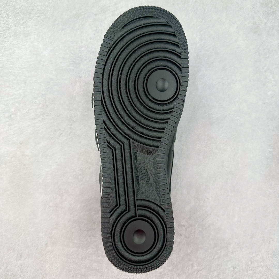 图片[9]-＃S2纯原 CPFM x NK Air Force 1 07 Low 空军一号系列低帮经典百搭休闲运动板鞋“联名放大补丁字母”DC4457-001 近日，A$AP Bari 在其官方社交媒体上预告了 Cactus Plant Flea Market (CPFM) 和 Nike Air Force 1 Low 的全新配色。此次全新推出的紫色和苔藓绿配色，保留了原始黑白版本的标志性风格，均采用皮革鞋面、尼龙鞋舌、带有反光底衬的「AIR SUNSHINE」及同色 AF1 橡胶鞋底。尺码：39 40 40.5 41 42 42.5 43 44 44.5 45 46 47.5-选品中心