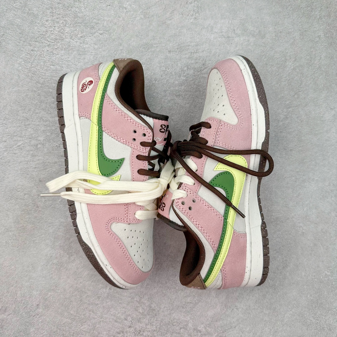 图片[3]-＃CS NK Dunk Low SE 85 双钩复古休闲板鞋 HV1799-161 口碑大厂出品 品控大底版型不断改良更新品质稳定 全套原纸板楦头开发 确保原汁原味 完美呈现DUNK版型 原厂玻璃冲刀 超高清洁度 全鞋零毛边皮料切割 采用绒面革材质 鞋身左右侧均配有皮革质双 Swoosh 兰色搭配上白色 85年纪念标放在鞋舌的位置 简洁干净的配色设计 绝对是日常出街上脚的不二选择 尺码：36 36.5 37.5 38 38.5 39 40 40.5 41 42 42.5 43 44 44.5 45 46-选品中心
