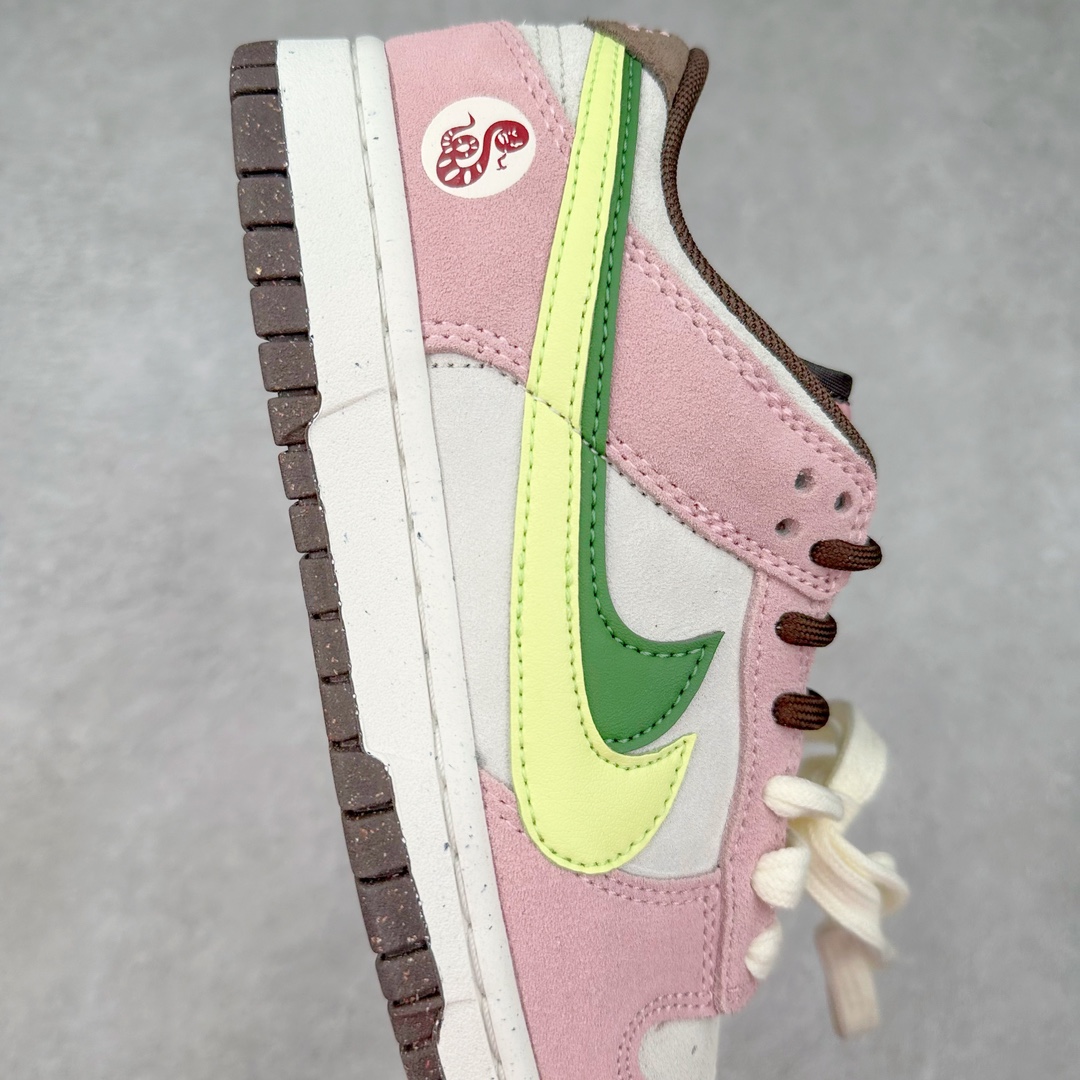 图片[6]-＃CS NK Dunk Low SE 85 双钩复古休闲板鞋 HV1799-161 口碑大厂出品 品控大底版型不断改良更新品质稳定 全套原纸板楦头开发 确保原汁原味 完美呈现DUNK版型 原厂玻璃冲刀 超高清洁度 全鞋零毛边皮料切割 采用绒面革材质 鞋身左右侧均配有皮革质双 Swoosh 兰色搭配上白色 85年纪念标放在鞋舌的位置 简洁干净的配色设计 绝对是日常出街上脚的不二选择 尺码：36 36.5 37.5 38 38.5 39 40 40.5 41 42 42.5 43 44 44.5 45 46-选品中心