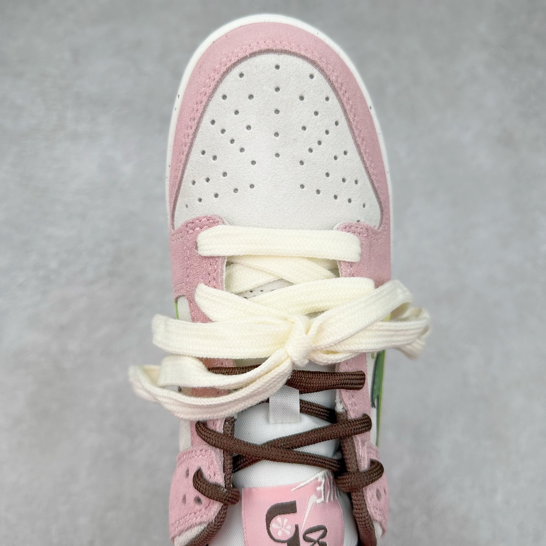 图片[4]-＃CS NK Dunk Low SE 85 双钩复古休闲板鞋 HV1799-161 口碑大厂出品 品控大底版型不断改良更新品质稳定 全套原纸板楦头开发 确保原汁原味 完美呈现DUNK版型 原厂玻璃冲刀 超高清洁度 全鞋零毛边皮料切割 采用绒面革材质 鞋身左右侧均配有皮革质双 Swoosh 兰色搭配上白色 85年纪念标放在鞋舌的位置 简洁干净的配色设计 绝对是日常出街上脚的不二选择 尺码：36 36.5 37.5 38 38.5 39 40 40.5 41 42 42.5 43 44 44.5 45 46-选品中心