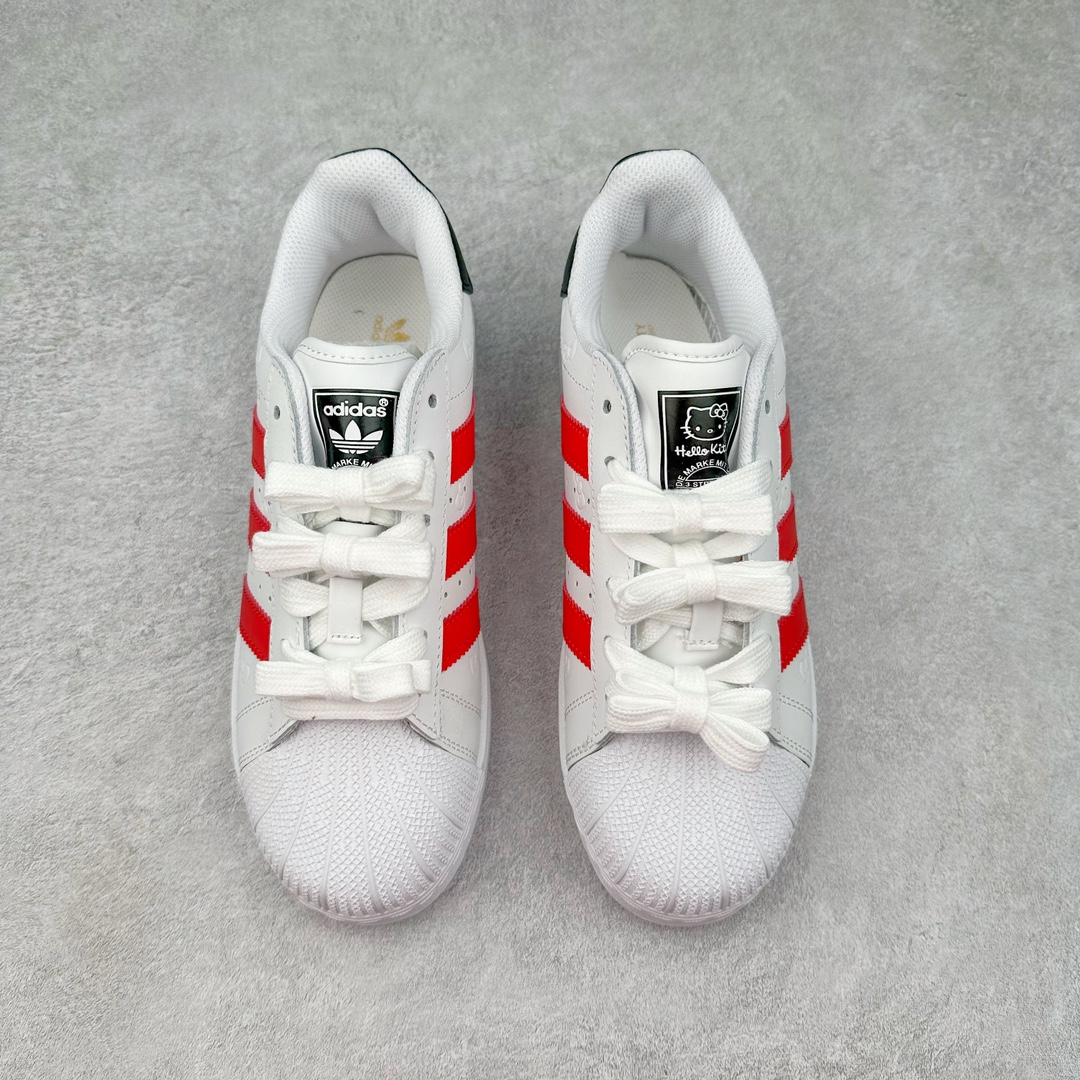 图片[2]-AD Originals Superstar 经典复古贝壳头厚底板鞋 HK0351 诞生于1969年 是第一双将全皮面鞋 身与橡胶鞋头结合在一起的低帮篮球鞋 Superstar最开始 是作为高帮篮球鞋Pro Model的低帮版本而出现的 但因为其独特和醒目的橡胶鞋头造型而让大家熟知 被大家形象地称为\\\”shelltoe\\\”贝壳头 在70年代的美国职业篮球场上 接近3/4的NBA球员都将这双Superstar作为场上用鞋 80年代之后 经过不断的改良和发展 Superstar逐渐成为横跨时装、音乐、街头文化、休闲和运动等各大领域的时尚潮鞋 尺码：35.5 36 36.5 37 38 38.5 39 40 40.5 41 42 42.5 43 44 44.5 45-选品中心