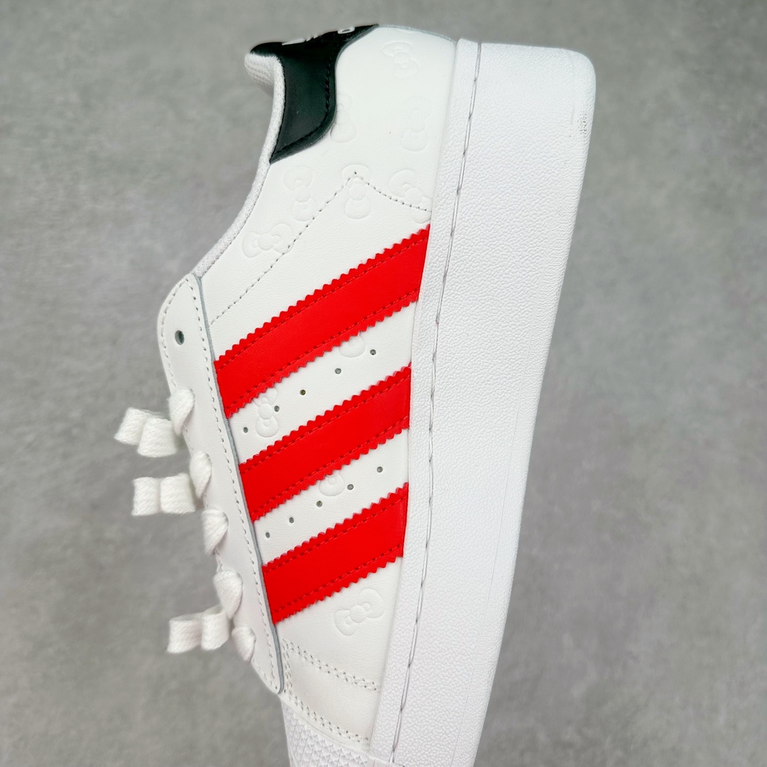 图片[7]-AD Originals Superstar 经典复古贝壳头厚底板鞋 HK0351 诞生于1969年 是第一双将全皮面鞋 身与橡胶鞋头结合在一起的低帮篮球鞋 Superstar最开始 是作为高帮篮球鞋Pro Model的低帮版本而出现的 但因为其独特和醒目的橡胶鞋头造型而让大家熟知 被大家形象地称为\\\”shelltoe\\\”贝壳头 在70年代的美国职业篮球场上 接近3/4的NBA球员都将这双Superstar作为场上用鞋 80年代之后 经过不断的改良和发展 Superstar逐渐成为横跨时装、音乐、街头文化、休闲和运动等各大领域的时尚潮鞋 尺码：35.5 36 36.5 37 38 38.5 39 40 40.5 41 42 42.5 43 44 44.5 45-选品中心