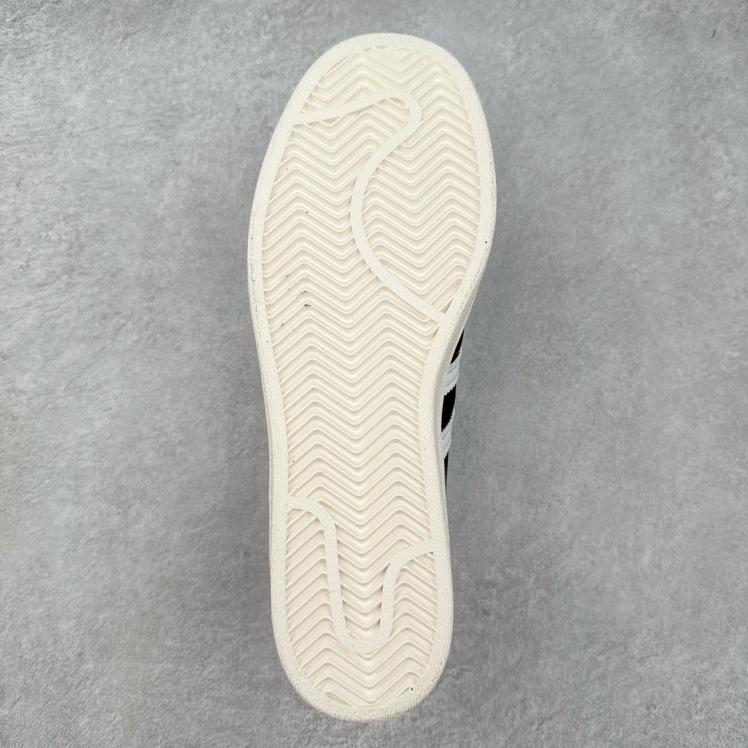 图片[9]-AD Originals Superstar 经典复古贝壳头板鞋 IF4399 诞生于1969年 是第一双将全皮面鞋 身与橡胶鞋头结合在一起的低帮篮球鞋 Superstar最开始 是作为高帮篮球鞋Pro Model的低帮版本而出现的 但因为其独特和醒目的橡胶鞋头造型而让大家熟知 被大家形象地称为\\\”shelltoe\\\”贝壳头 在70年代的美国职业篮球场上 接近3/4的NBA球员都将这双Superstar作为场上用鞋 80年代之后 经过不断的改良和发展 Superstar逐渐成为横跨时装、音乐、街头文化、休闲和运动等各大领域的时尚潮鞋 尺码：36 36.5 37 38 38.5 39 40 40.5 41 42 42.5 43 44 44.5 45-选品中心