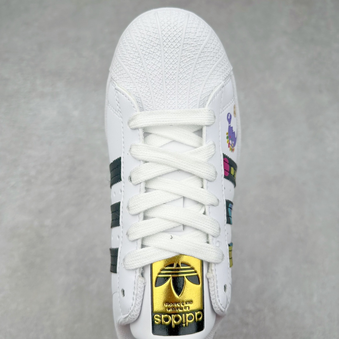 图片[4]-AD Originals Superstar 经典复古贝壳头板鞋 EG4958 诞生于1969年 是第一双将全皮面鞋 身与橡胶鞋头结合在一起的低帮篮球鞋 Superstar最开始 是作为高帮篮球鞋Pro Model的低帮版本而出现的 但因为其独特和醒目的橡胶鞋头造型而让大家熟知 被大家形象地称为\\\”shelltoe\\\”贝壳头 在70年代的美国职业篮球场上 接近3/4的NBA球员都将这双Superstar作为场上用鞋 80年代之后 经过不断的改良和发展 Superstar逐渐成为横跨时装、音乐、街头文化、休闲和运动等各大领域的时尚潮鞋 尺码：36 36.5 37 38 38.5 39 40 40.5 41 42 42.5 43 44 44.5 45-选品中心