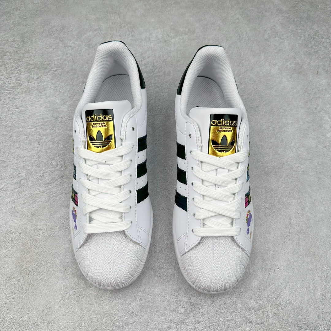 图片[2]-AD Originals Superstar 经典复古贝壳头板鞋 EG4958 诞生于1969年 是第一双将全皮面鞋 身与橡胶鞋头结合在一起的低帮篮球鞋 Superstar最开始 是作为高帮篮球鞋Pro Model的低帮版本而出现的 但因为其独特和醒目的橡胶鞋头造型而让大家熟知 被大家形象地称为\\\”shelltoe\\\”贝壳头 在70年代的美国职业篮球场上 接近3/4的NBA球员都将这双Superstar作为场上用鞋 80年代之后 经过不断的改良和发展 Superstar逐渐成为横跨时装、音乐、街头文化、休闲和运动等各大领域的时尚潮鞋 尺码：36 36.5 37 38 38.5 39 40 40.5 41 42 42.5 43 44 44.5 45-选品中心