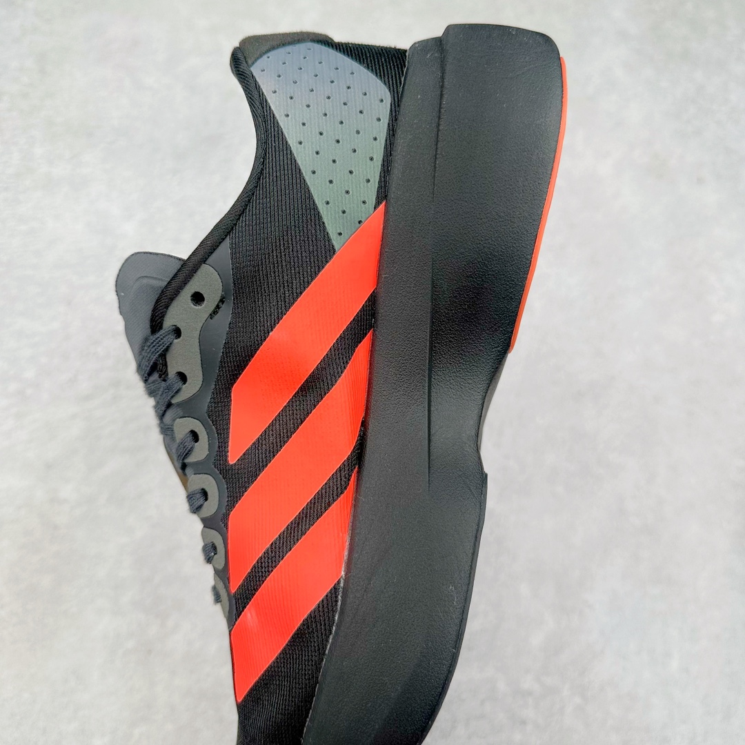 图片[7]-AD Adizero Eva SL M 零度进化版系列低帮轻便透气竞速休闲运动慢跑鞋 JP7114 相信大家对去年 adidas 横空出世的「顶级超跑」adiZero Adios Pro EVO 1 记忆犹新！不仅登顶阿迪史上最轻跑鞋宝座，更在接下来的全球马拉松赛事中，持续书写着惊人成绩，被网友戏称新一代「阿迪神鞋」全网刷屏！极简设计语言与强烈速度感和存在感的鞋侧三线，让人过目不忘，特别种草！其中定位于中长跑训练的 adidas Adizero Evo SL，整体外观造型与 adiZero Adios Pro EVO 1 非常相似。中底配置方面搭载全掌 Lightstrike Pro，鞋面采用透气网面示人，契合日常训练鞋的定位，更加耐用。外底给到了马牌橡胶，及类似上代竞速旗舰 adidas Adizero Adios Pro 3 区域分布。整体看下来无论是外观的鲜明辨识度，还是配置的扎实程度都很顶。尺码：36 36⅔ 37⅓ 38 38⅔ 39⅓ 40 40⅔ 41⅓ 42 42⅔ 43⅓ 44 45-选品中心