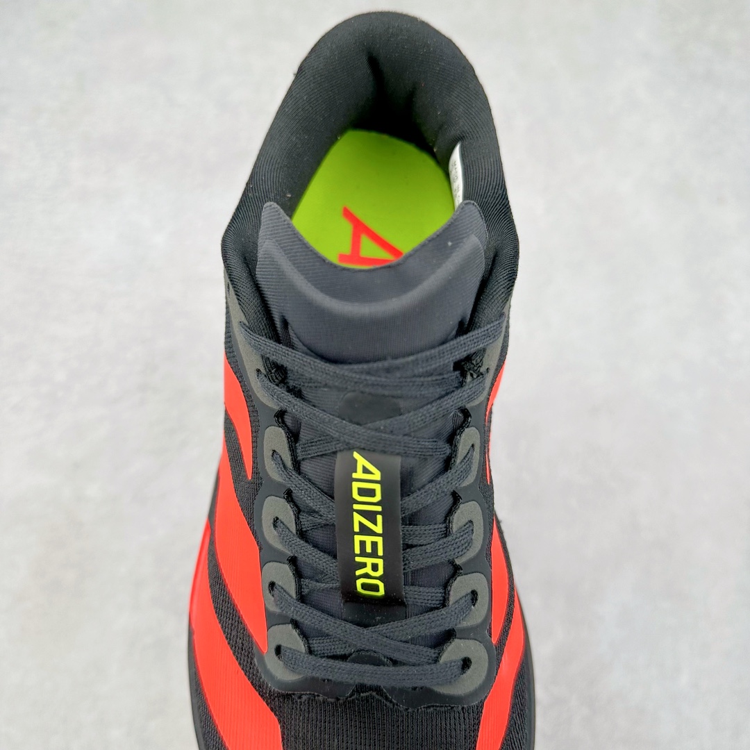 图片[5]-AD Adizero Eva SL M 零度进化版系列低帮轻便透气竞速休闲运动慢跑鞋 JP7114 相信大家对去年 adidas 横空出世的「顶级超跑」adiZero Adios Pro EVO 1 记忆犹新！不仅登顶阿迪史上最轻跑鞋宝座，更在接下来的全球马拉松赛事中，持续书写着惊人成绩，被网友戏称新一代「阿迪神鞋」全网刷屏！极简设计语言与强烈速度感和存在感的鞋侧三线，让人过目不忘，特别种草！其中定位于中长跑训练的 adidas Adizero Evo SL，整体外观造型与 adiZero Adios Pro EVO 1 非常相似。中底配置方面搭载全掌 Lightstrike Pro，鞋面采用透气网面示人，契合日常训练鞋的定位，更加耐用。外底给到了马牌橡胶，及类似上代竞速旗舰 adidas Adizero Adios Pro 3 区域分布。整体看下来无论是外观的鲜明辨识度，还是配置的扎实程度都很顶。尺码：36 36⅔ 37⅓ 38 38⅔ 39⅓ 40 40⅔ 41⅓ 42 42⅔ 43⅓ 44 45-选品中心